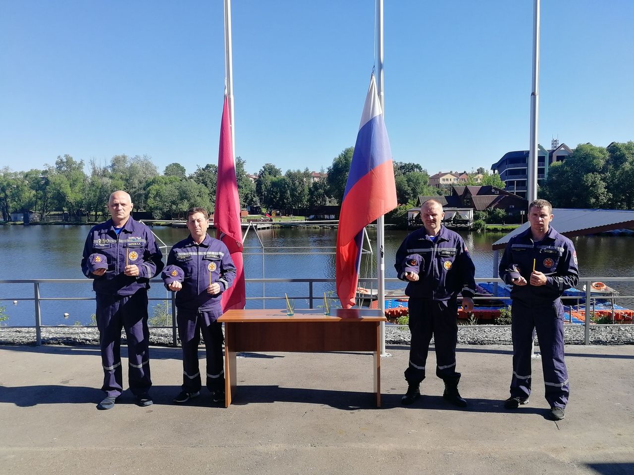 Спасатели из Новой Москвы приняли участие в акции «Свеча памяти»