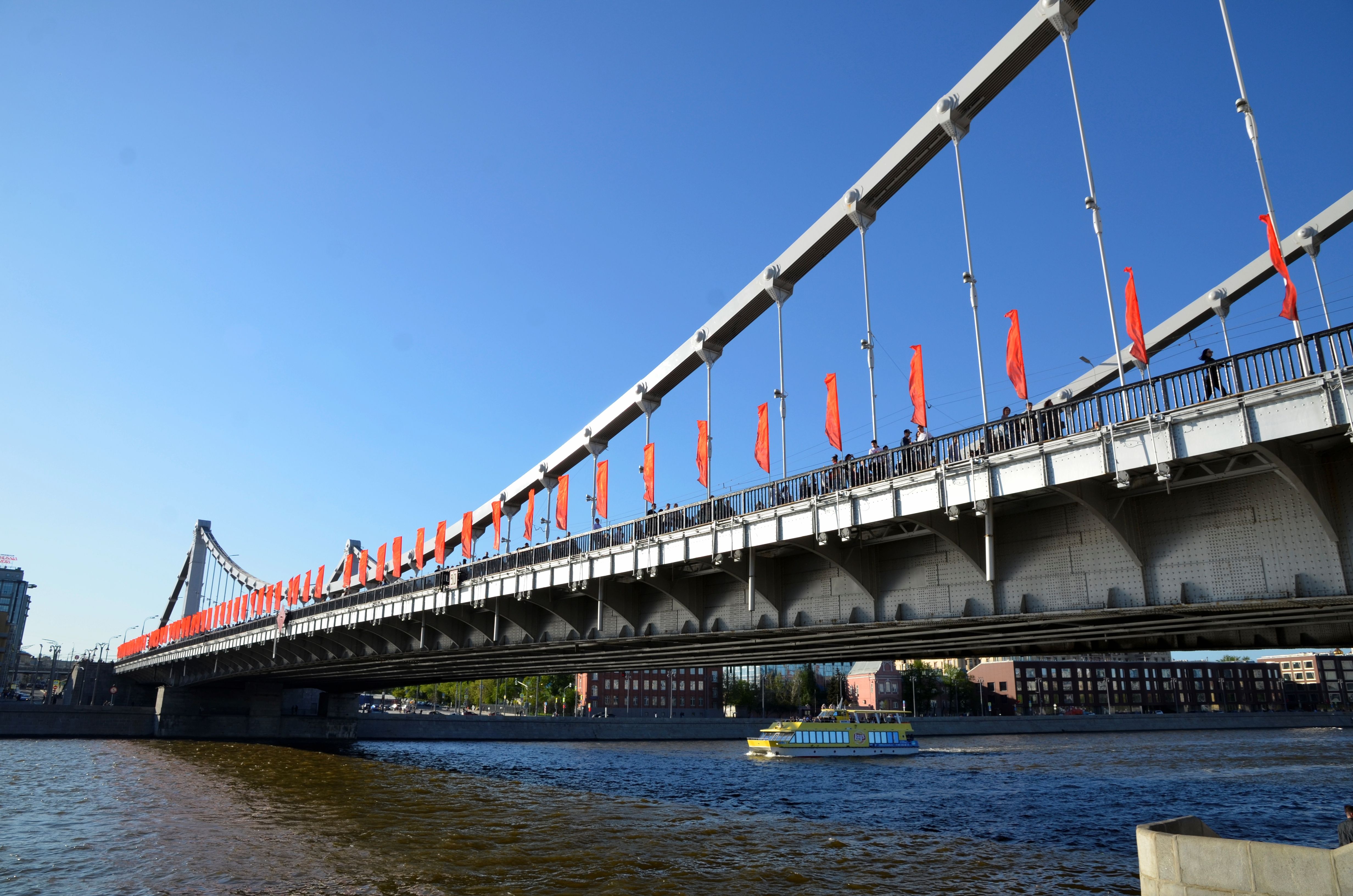 Набережные Москвы украсят флагами по случаю 75-летия Победы. Фото: Анна Быкова