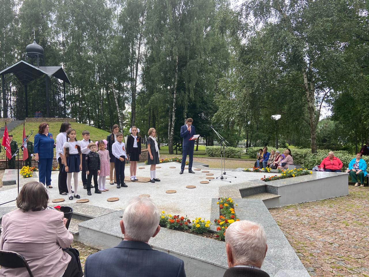 Торжество по случаю открытия памятного камня и аллеи Победы состоялось в Краснопахорском