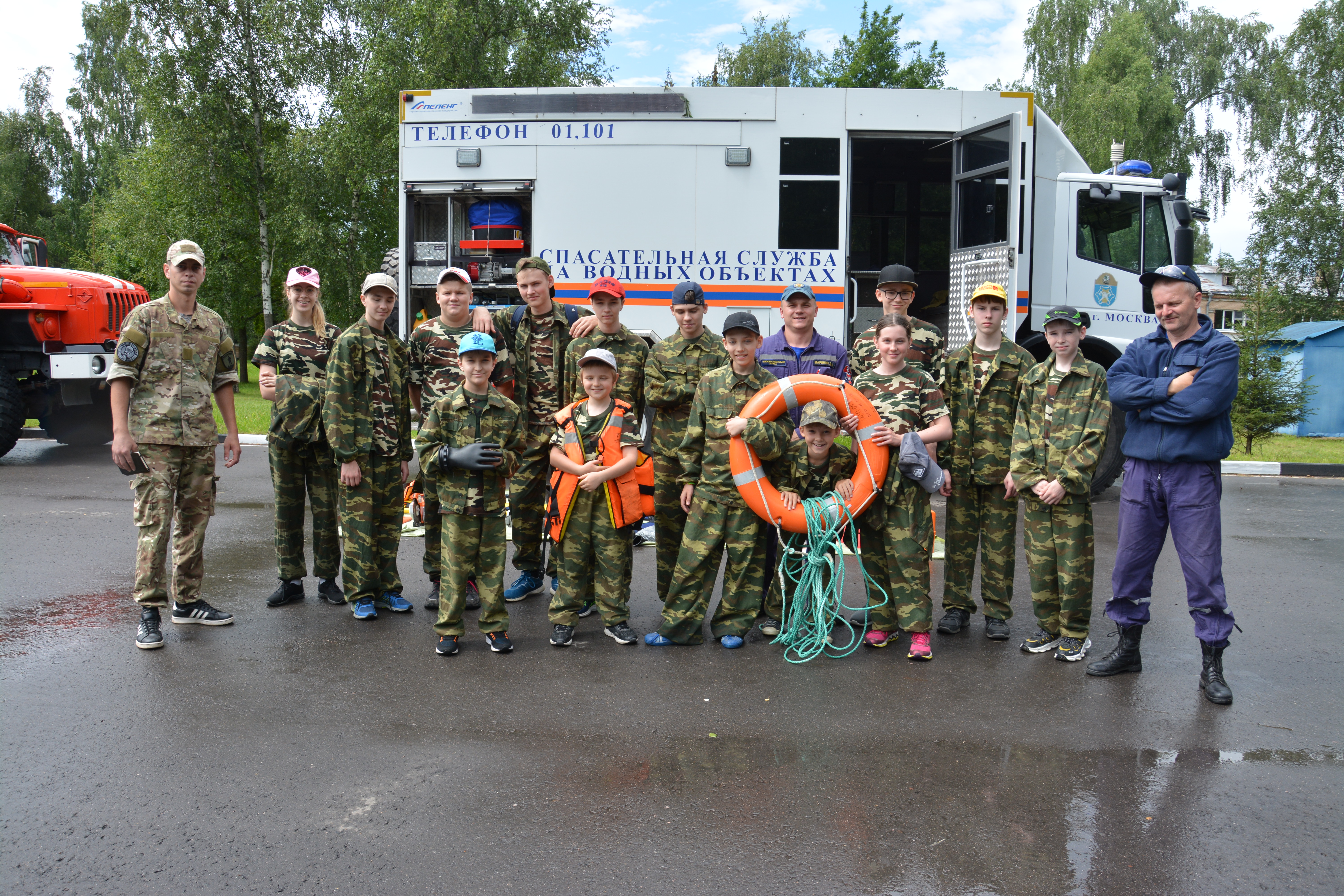 Московские спасатели провели первое интерактивное занятие по безопасности жизнедеятельности в оздоровительном лагере