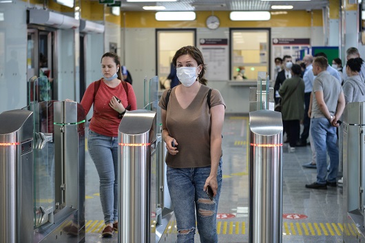 Москвичам напомнили о важности ношения масок в общественных местах