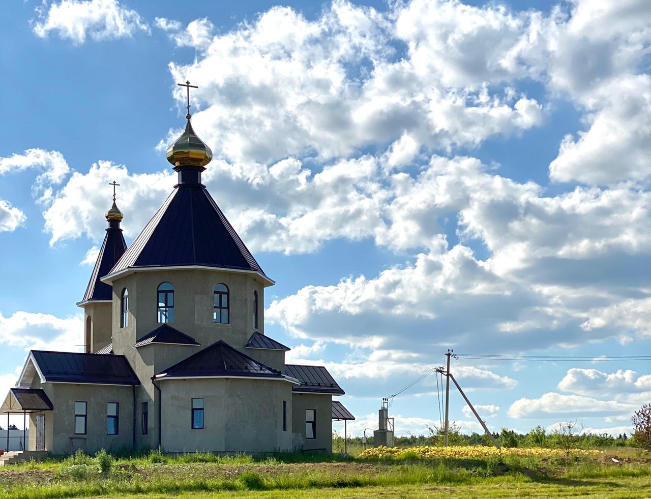 Отделочные работы завершат к осени в храме в Роговском
