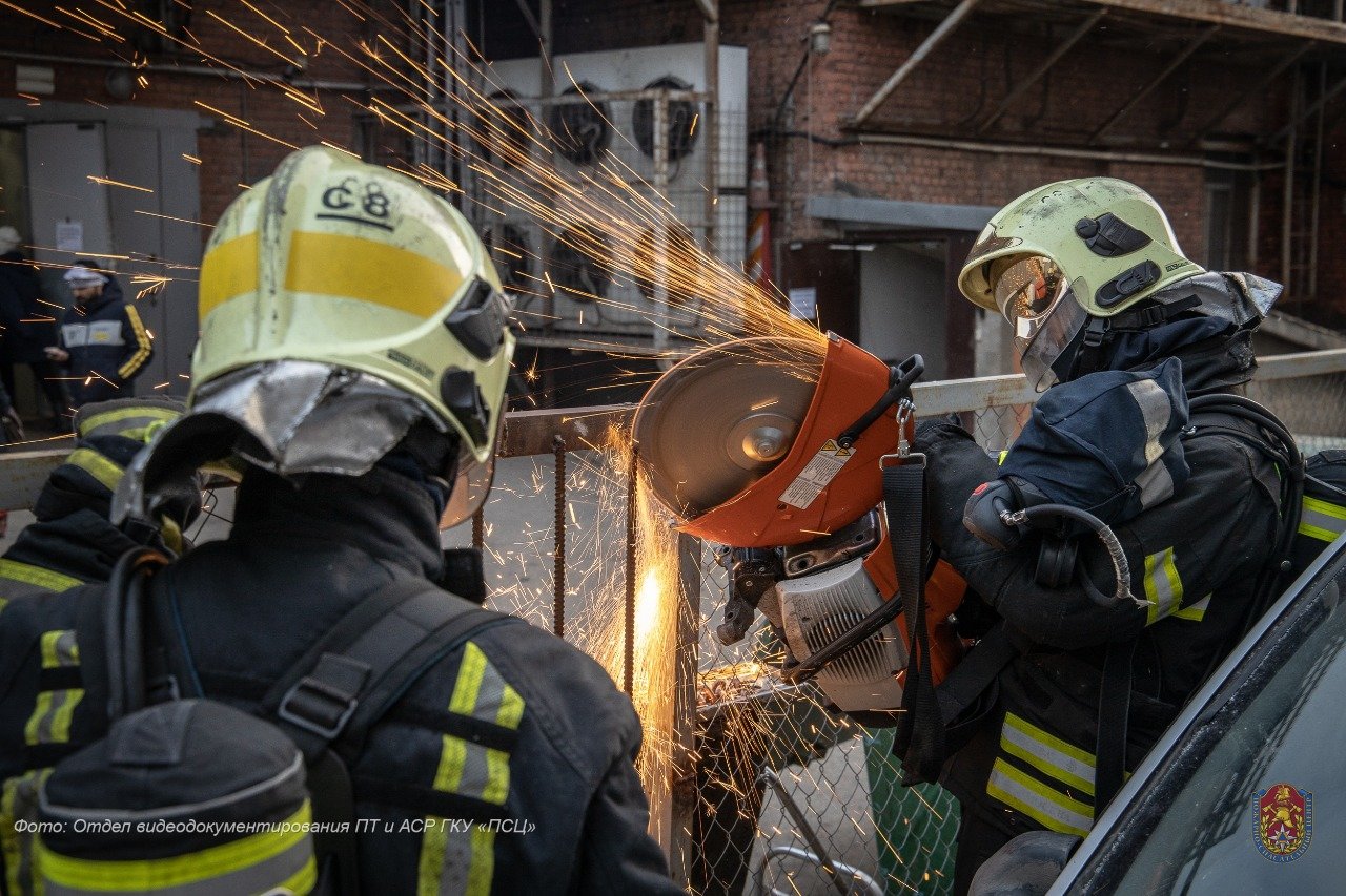 С начала года московские пожарные спасли 458 пострадавших. Фото: пресс-служба Управления по ТиНАО Департамента ГОЧСиПБ 