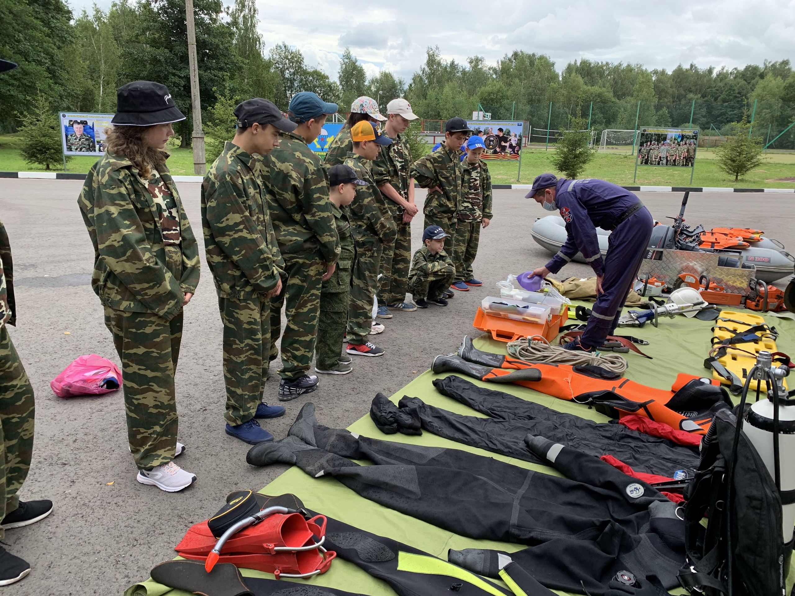Спасатели провели профилактическое занятие в детском лагере в Щаповском