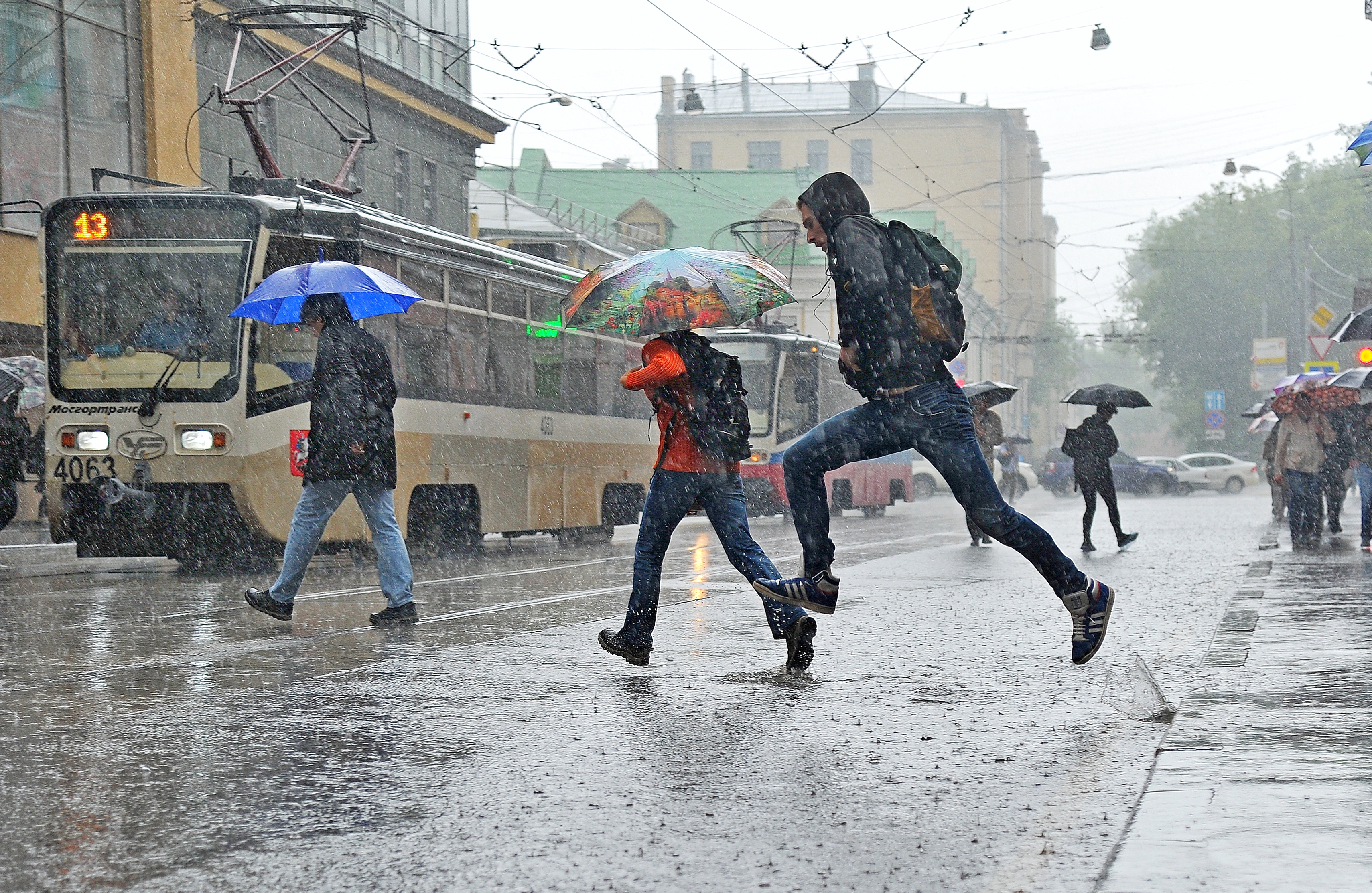 Дождь: власти Москвы призвали водителей пересесть на автобусы