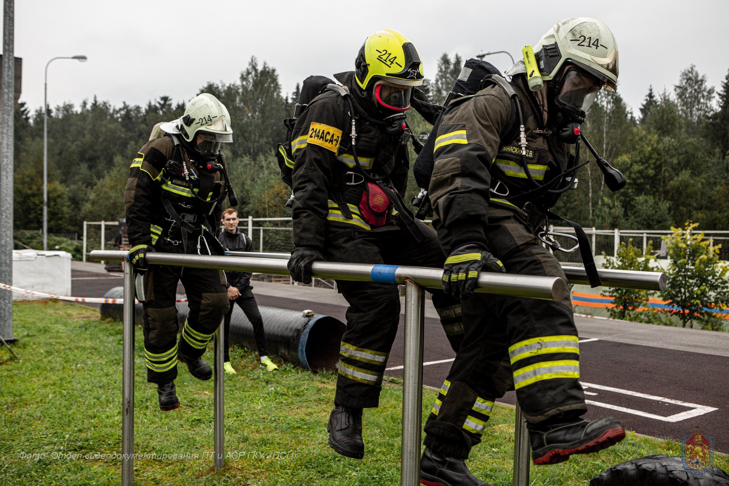 В Пожарно-спасательном центре определили лучших в спасении людей из задымленного помещения