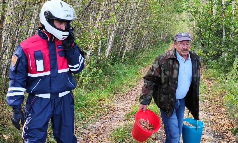 Заблудившегося в лесу жителя Кленовского нашли спасатели