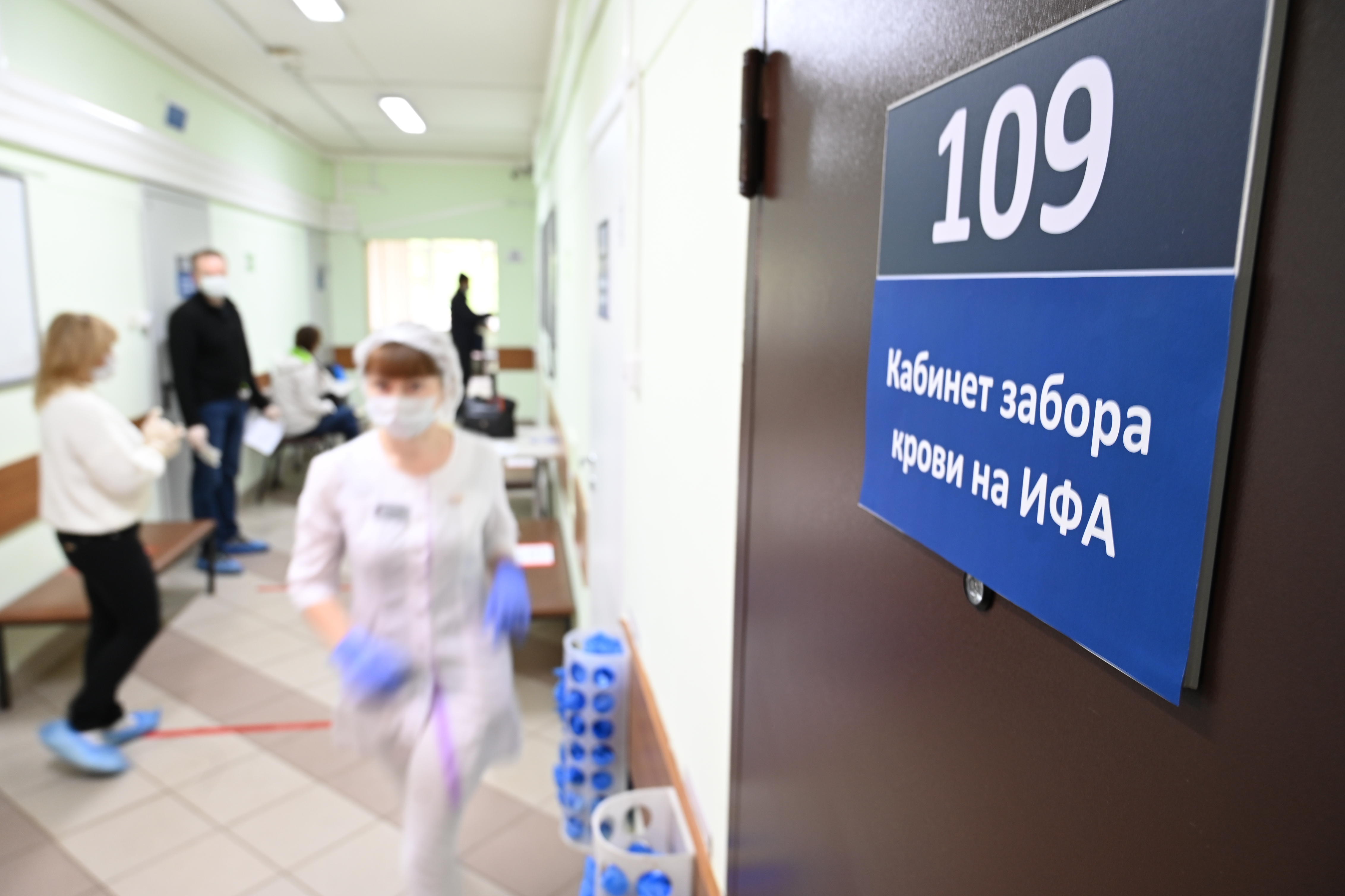 В Москве началась диагностика участников исследования вакцины от COVID-19