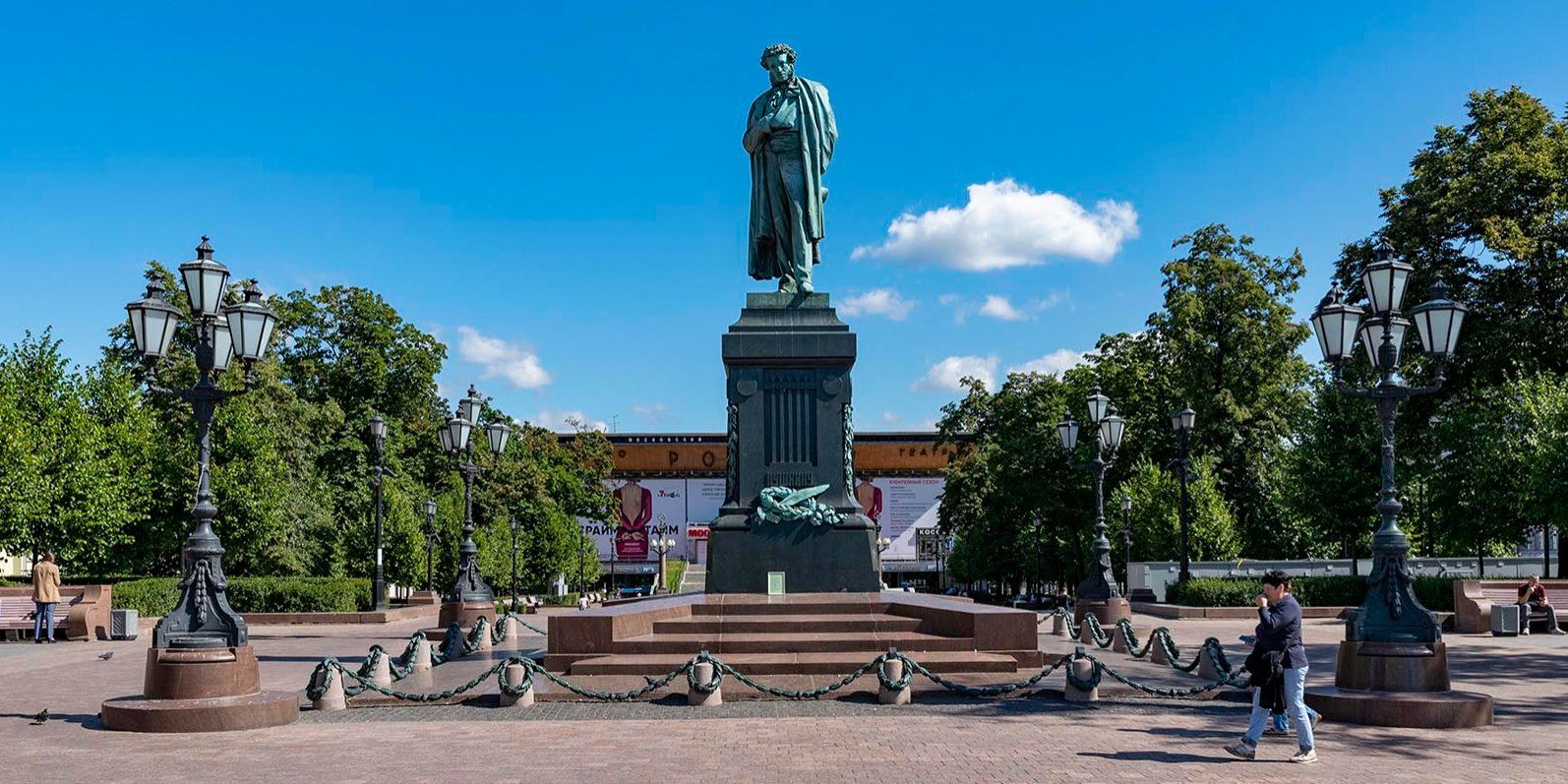 Жителям Москвы предложили проголосовать за любимые памятники