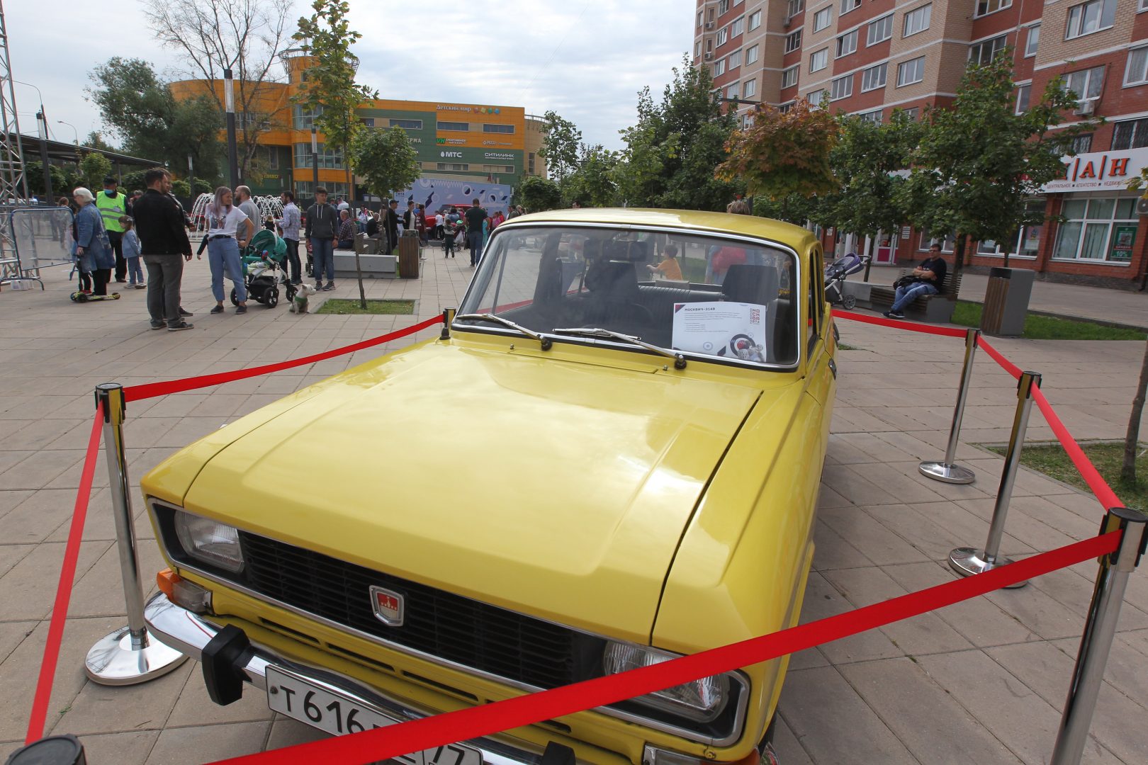 Всего на выставке представили 14 штук различных моделей «Москвича». Фото: Владимир Смоляков