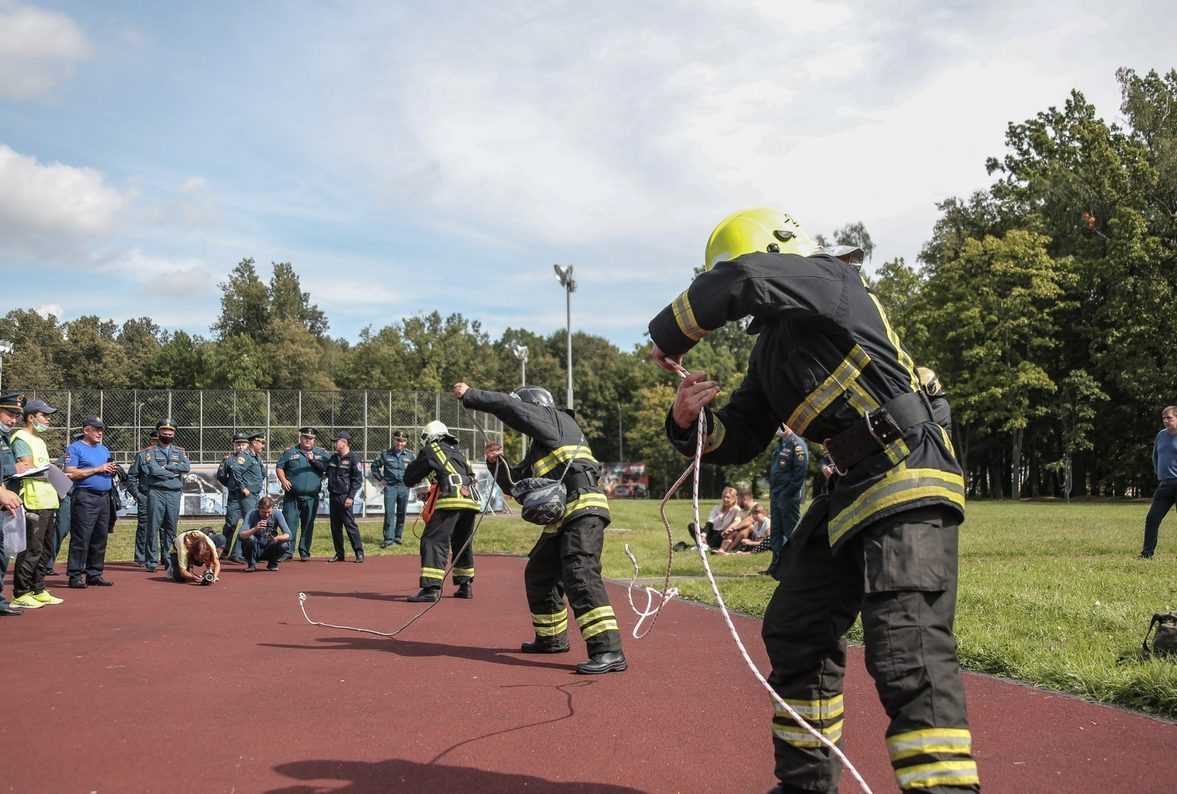 В Москве определили лучшего пожарного. Фото: пресс-служба Управления по ТиНАО Департамента ГОЧСиПБ 