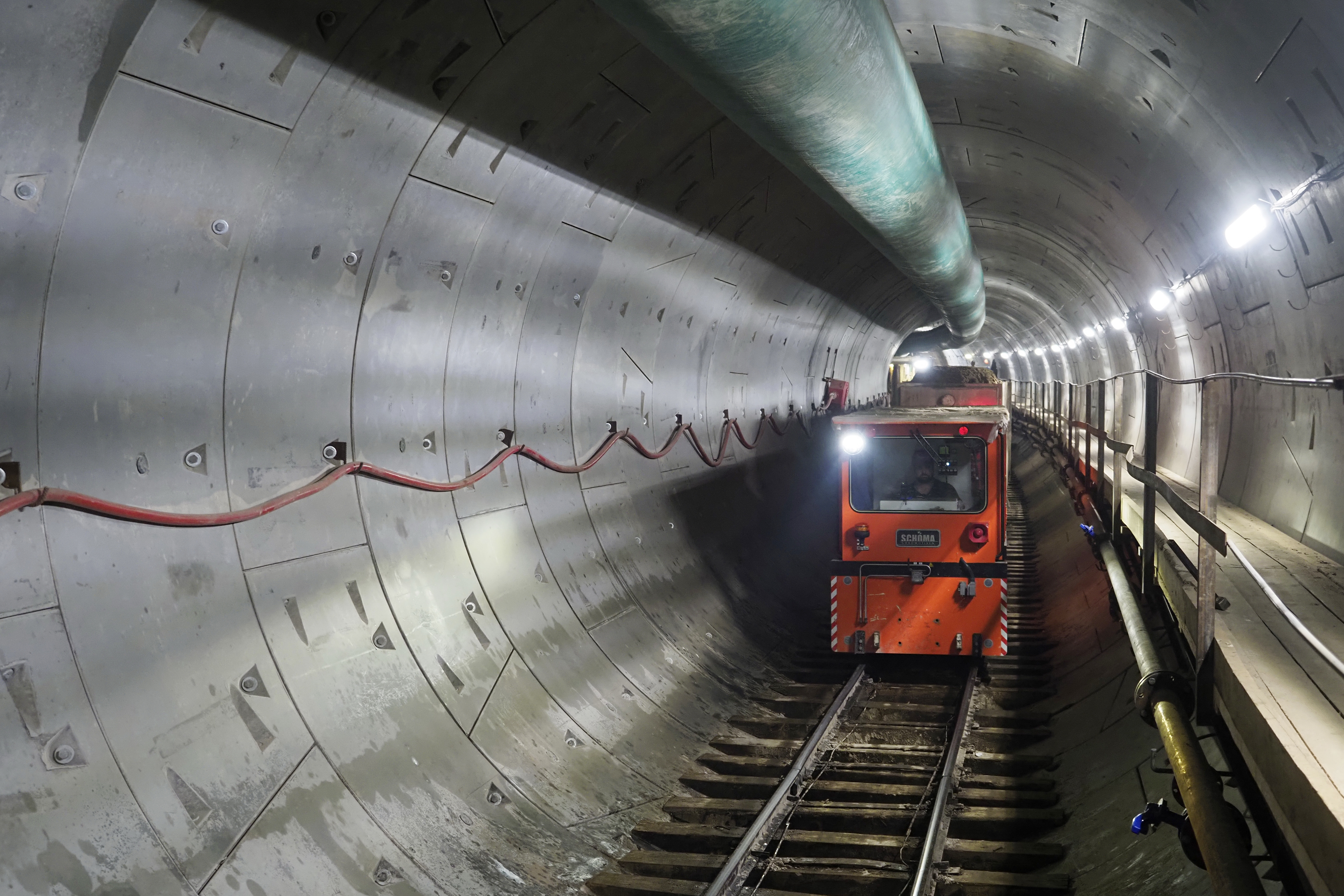Сотрудники проложили 28 километров тоннелей в метрополитене