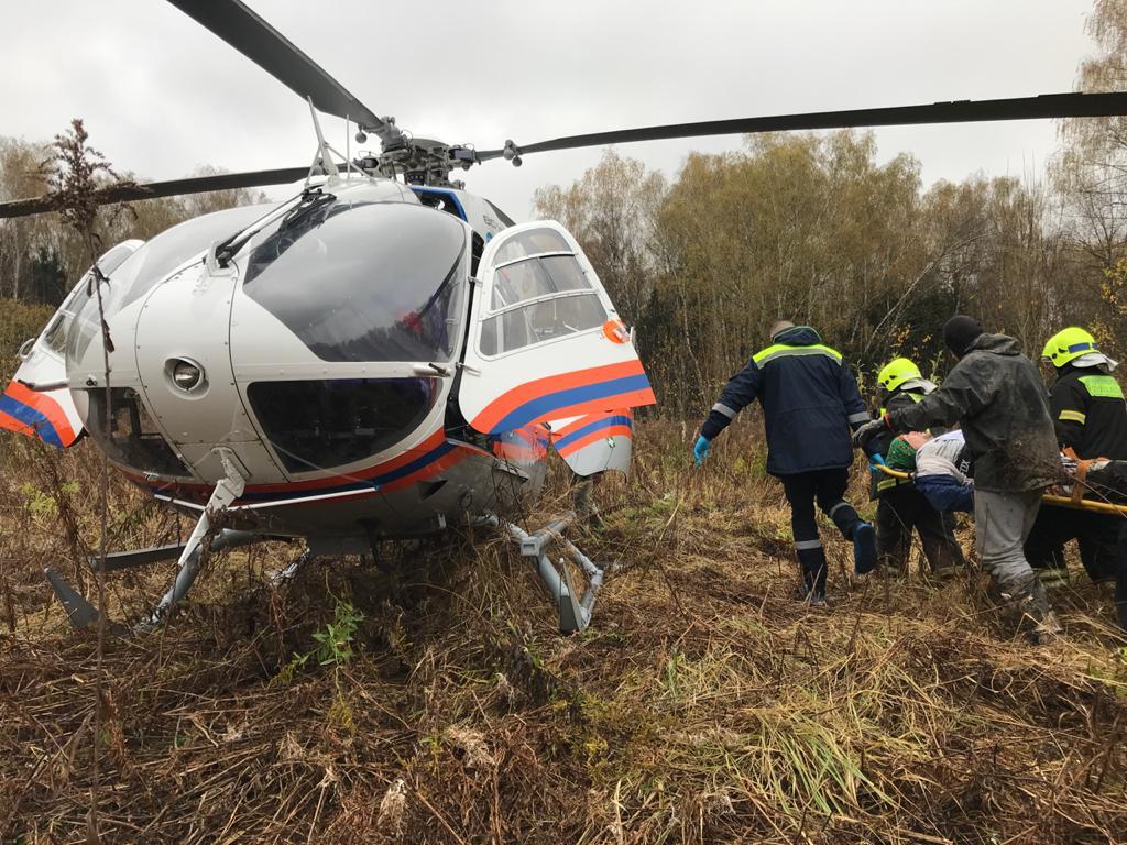 Спасатели Московского авиационного центра эвакуировали жителя Десеновского
