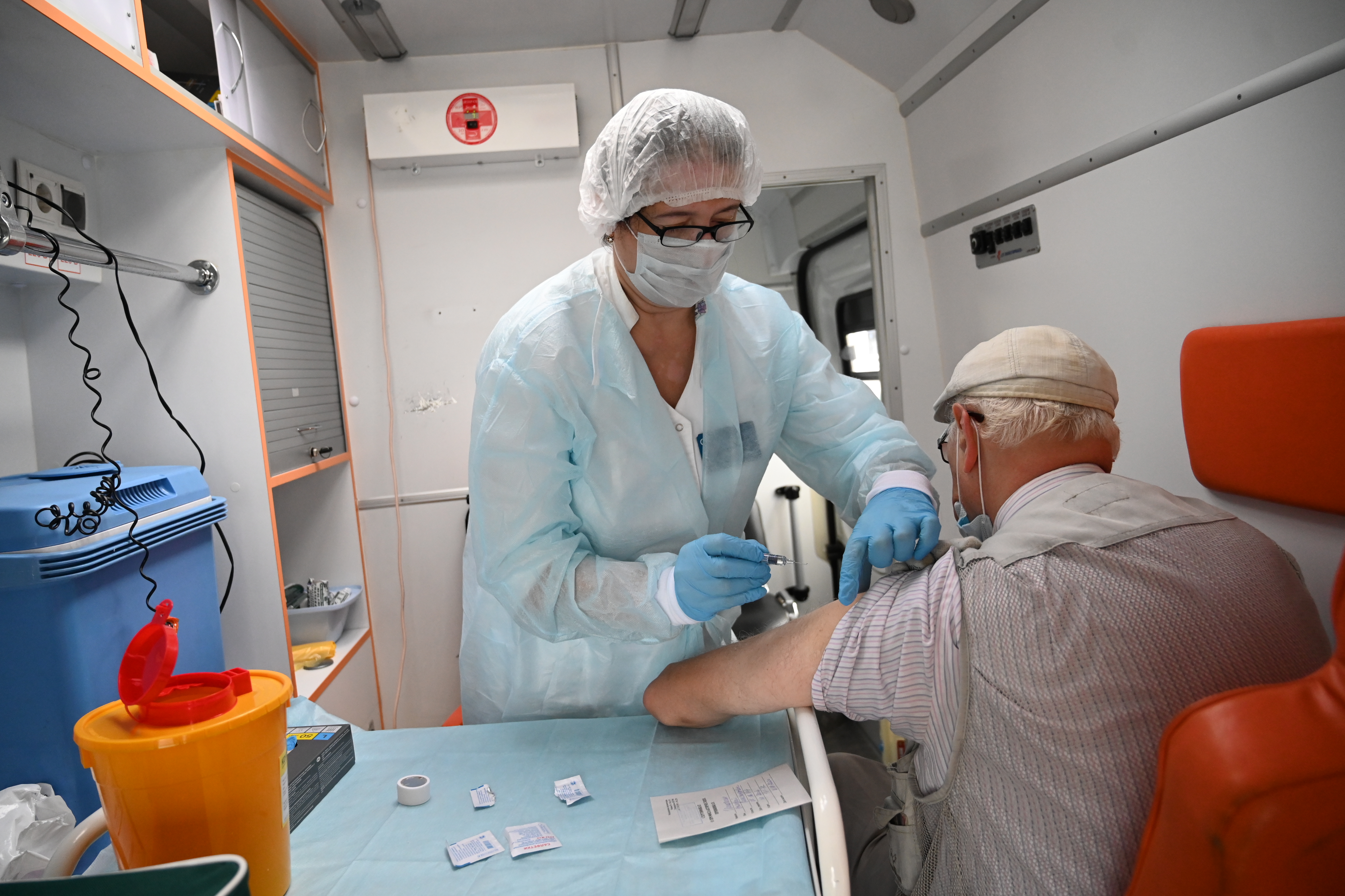 Мобильные пункты вакцинации в Москве завершат работу на этой неделе
