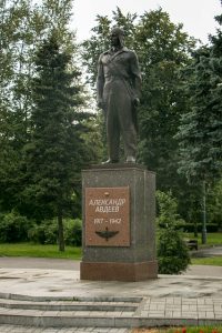 В честь него установили памятник в Люблине. Фото предоставила школа №338 имени героя Советского Союза А. Ф. Авдеева