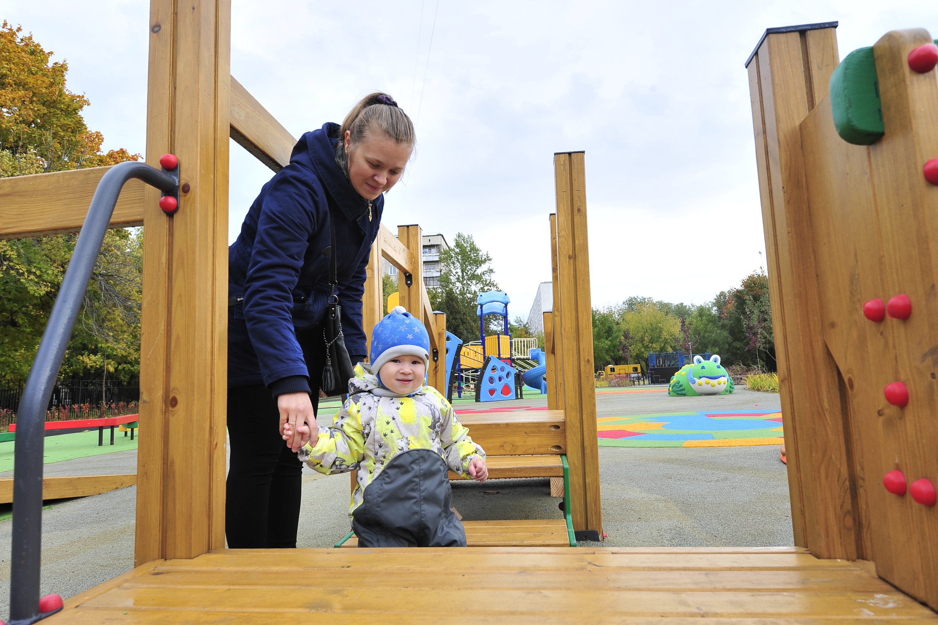 Современные детские площадки обустроили в Новофедоровском