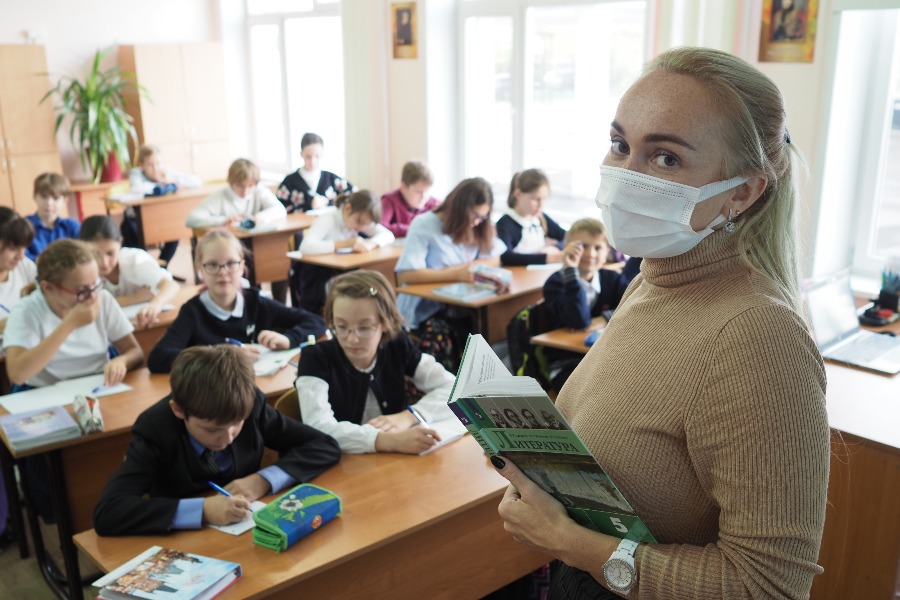 Для снижения заболеваемости в Москве продлена дистанционка для 6-11 классов