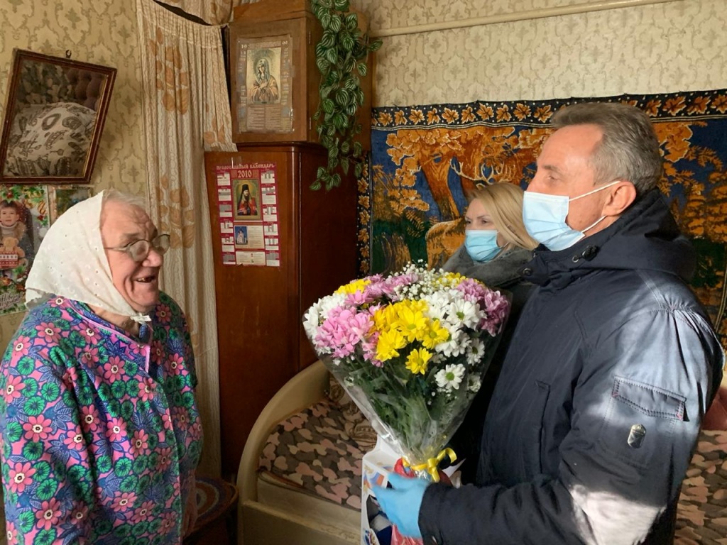 Представители Совета ветеранов поздравили жительницу Щаповского с 90-летием