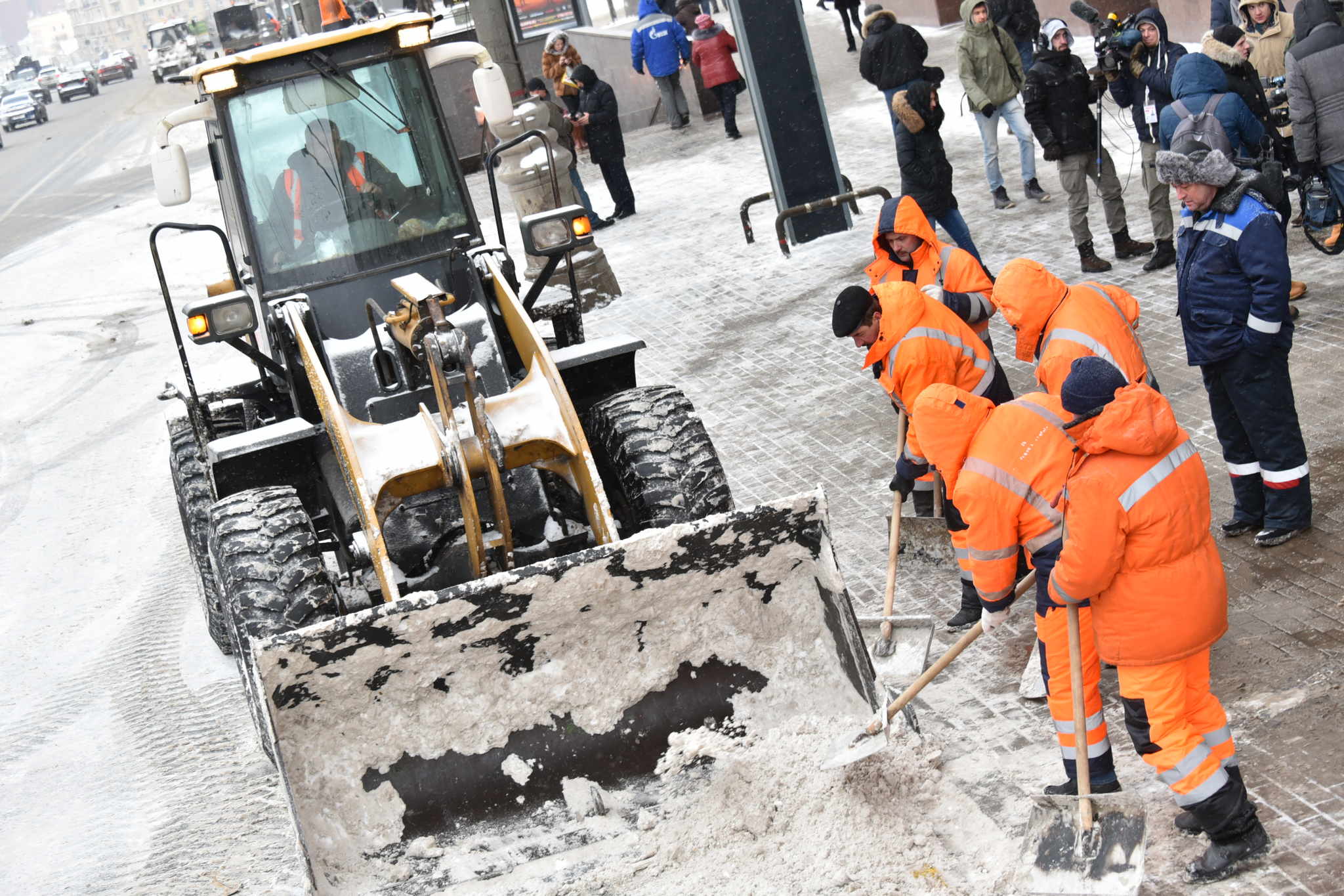 Москва выпустила девять тысяч единиц спецтехники после снегопада