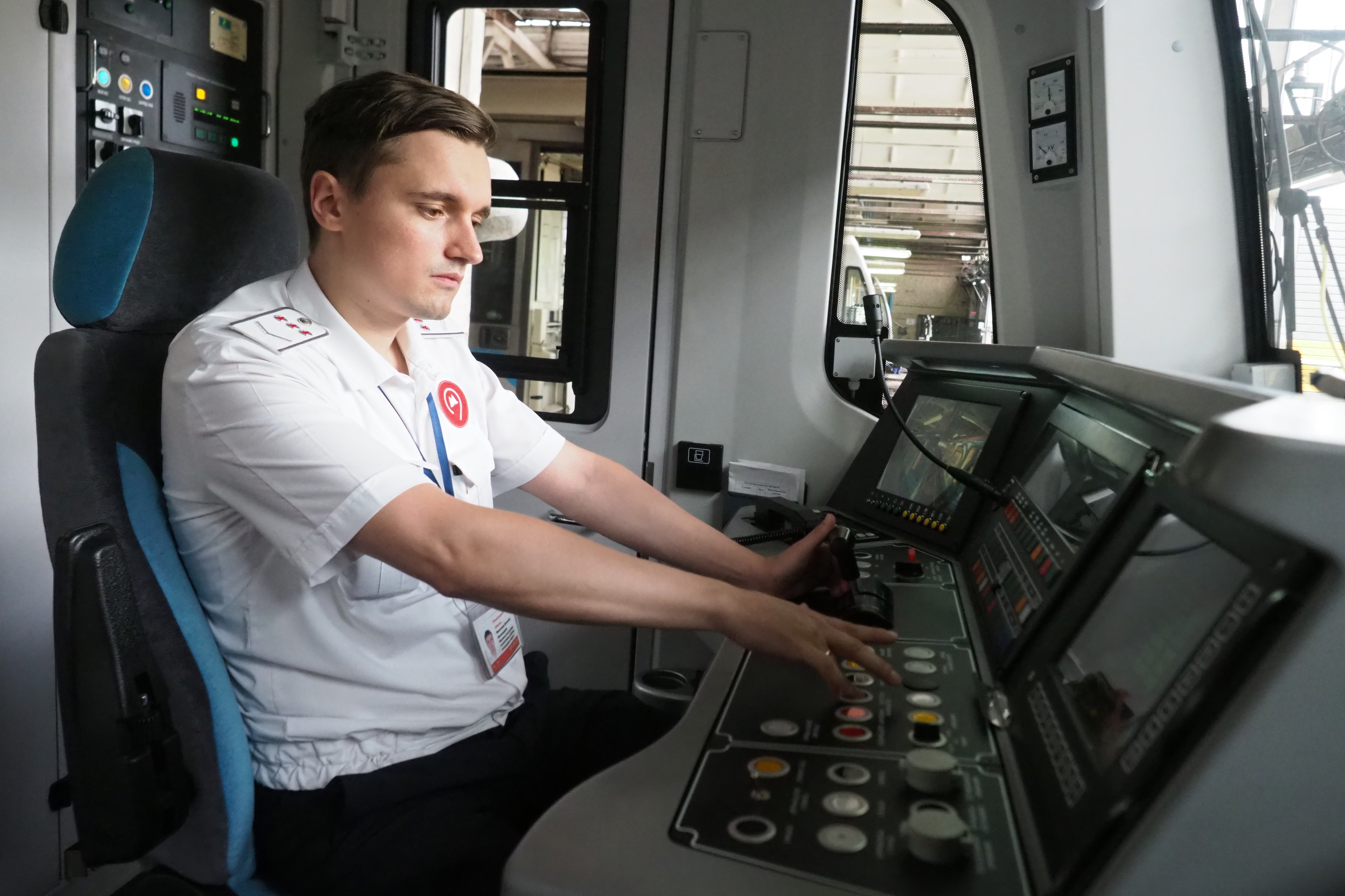 Новый тематический поезд «Хвосты и лапки» запустили в метро Москвы