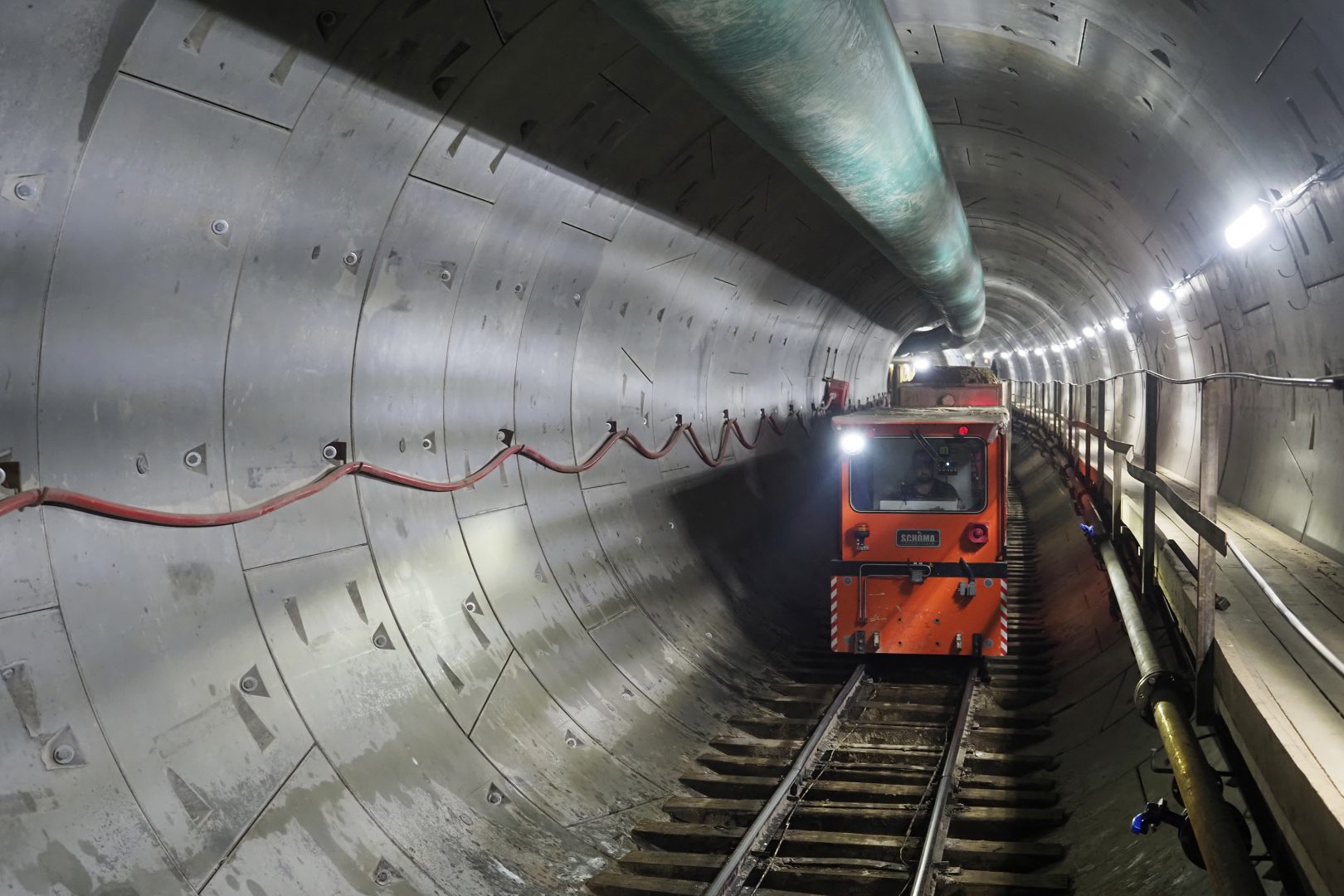 С начала года введено в эксплуатацию 15,65 километра линий. Фото: Антон Гердо