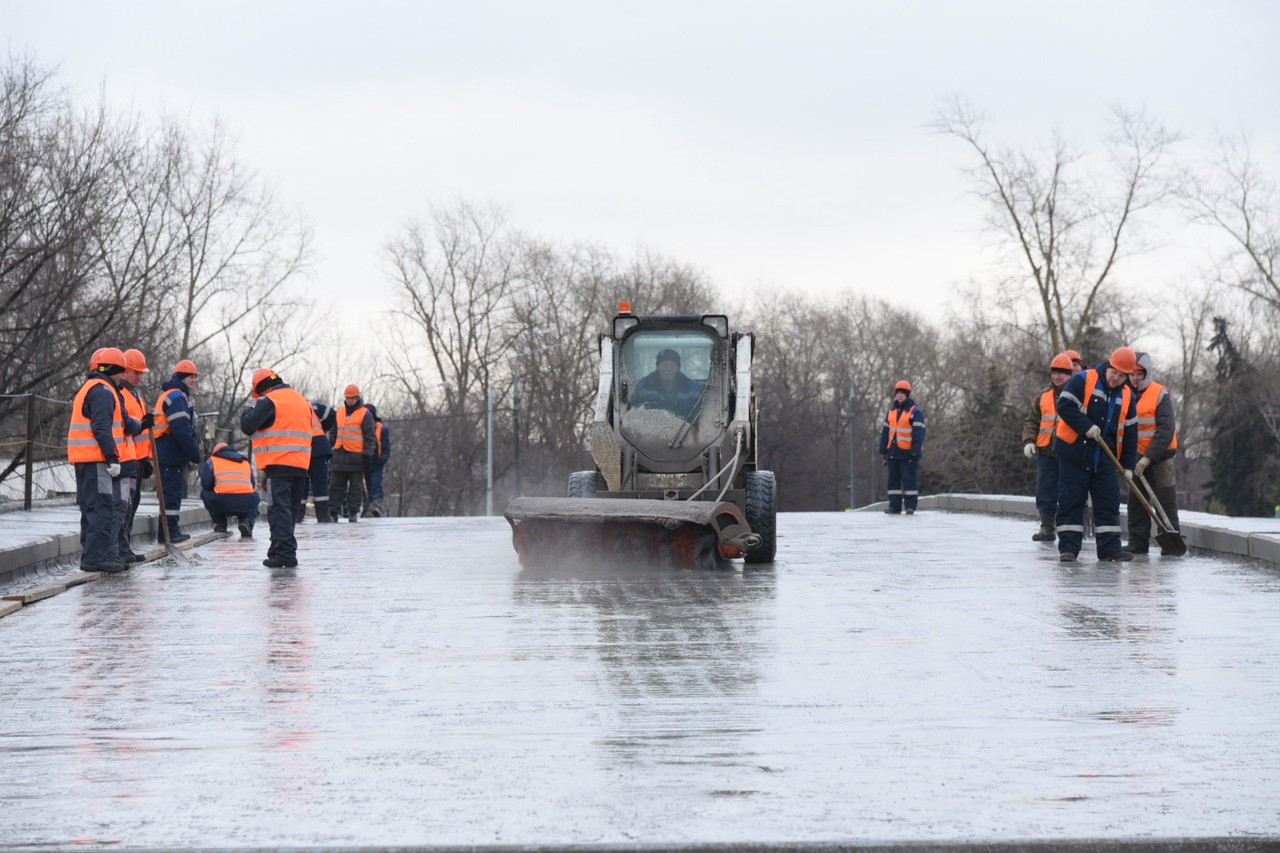 Свыше 9,5 тысячи единиц техники ликвидируют последствия снегопада в Москве