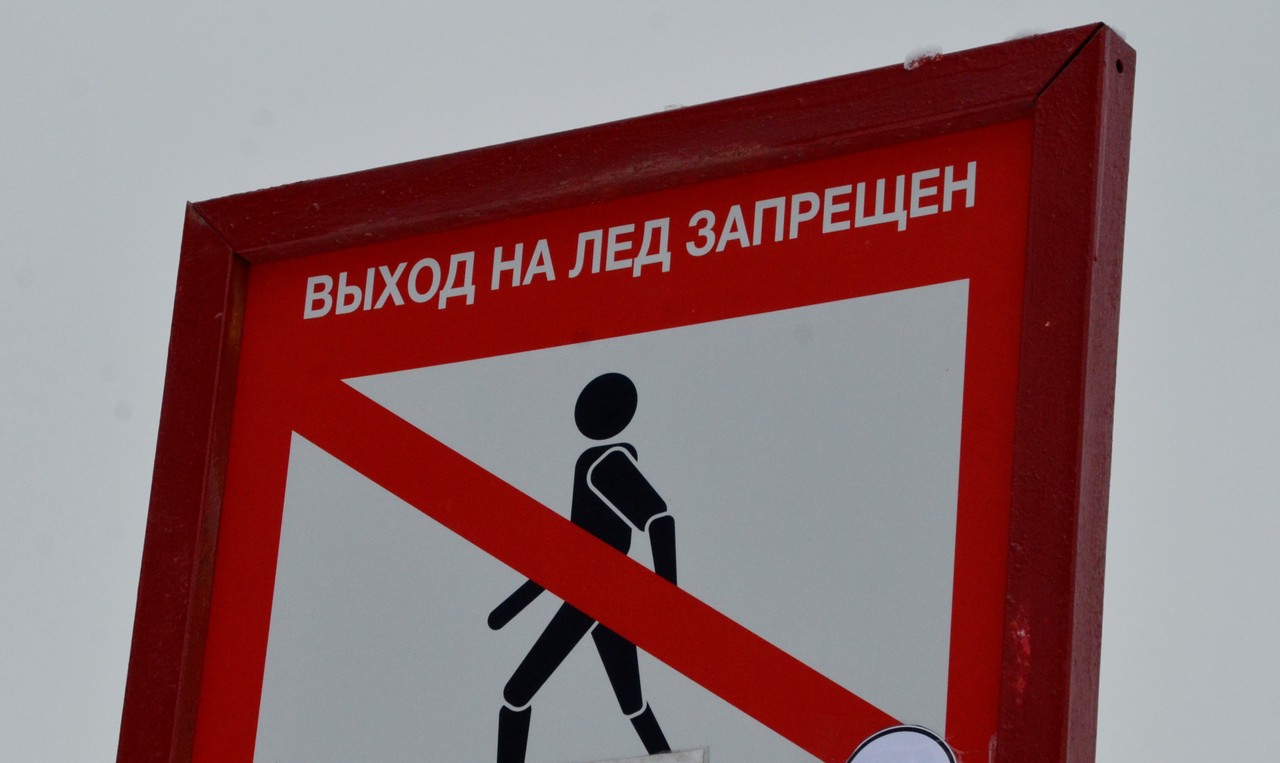 Специалисты проверили знаки безопасности на водоемах в Роговском