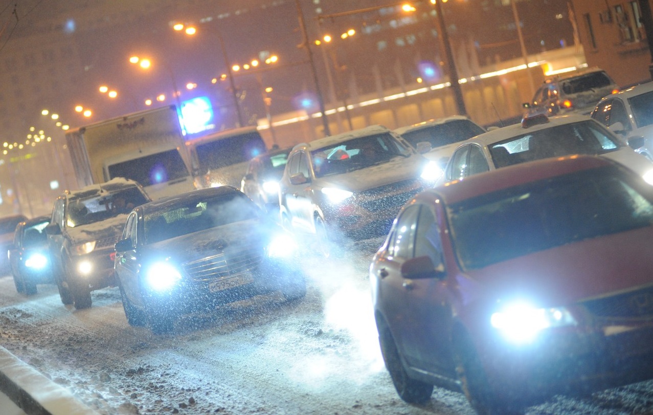 Пробки на дорогах Москвы достигнут девяти баллов. Фото: Александр Кожохин