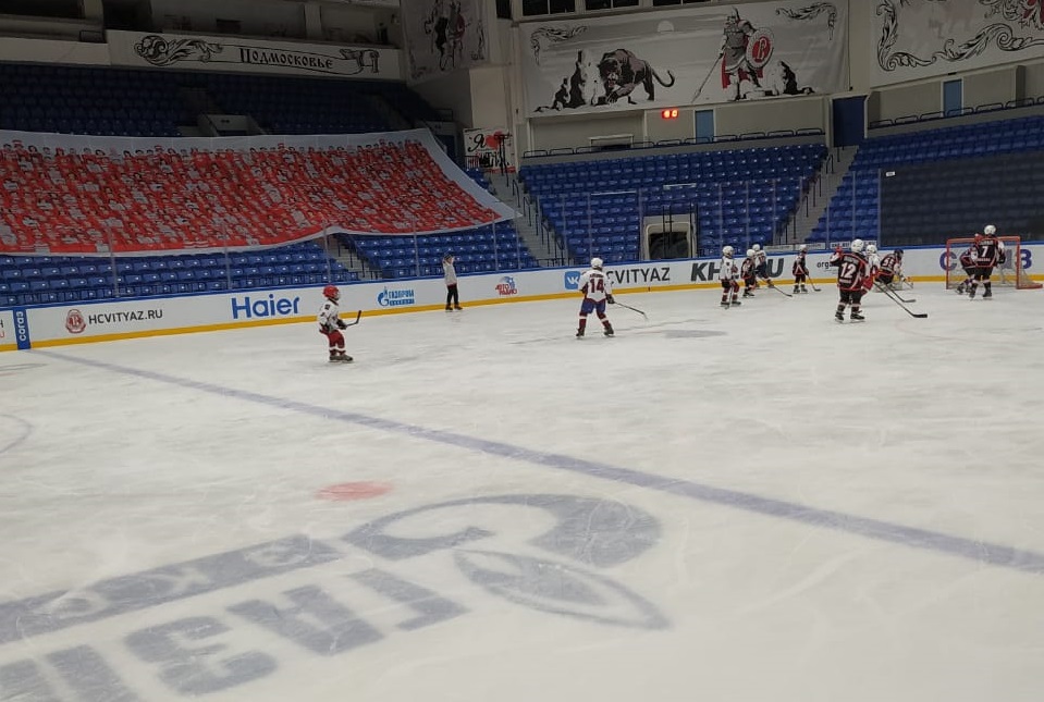 Юные хоккеисты из Кленовского и Щербинки провели товарищеский матч