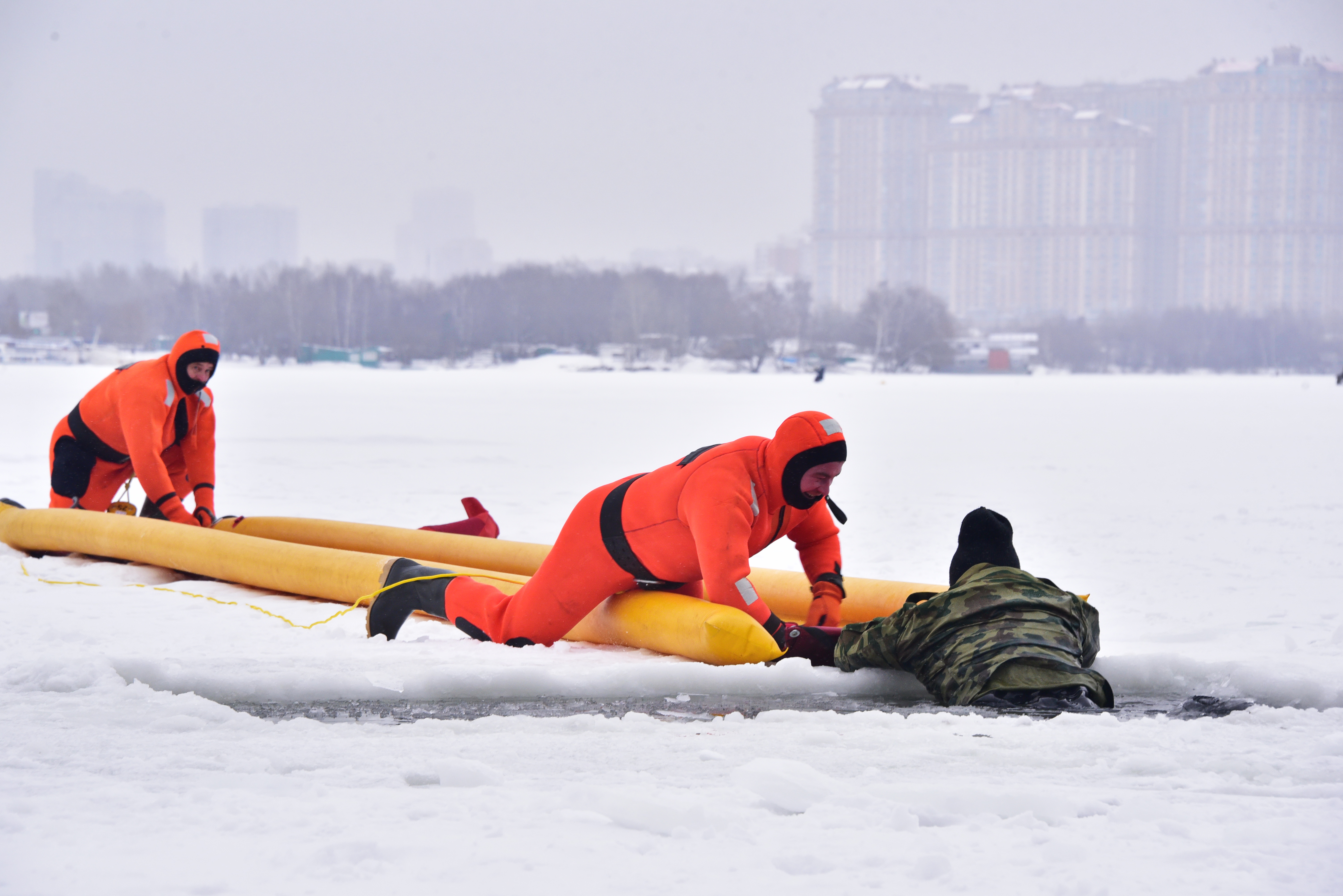Жителей Новой Москвы предупредили об опасности выхода на лед