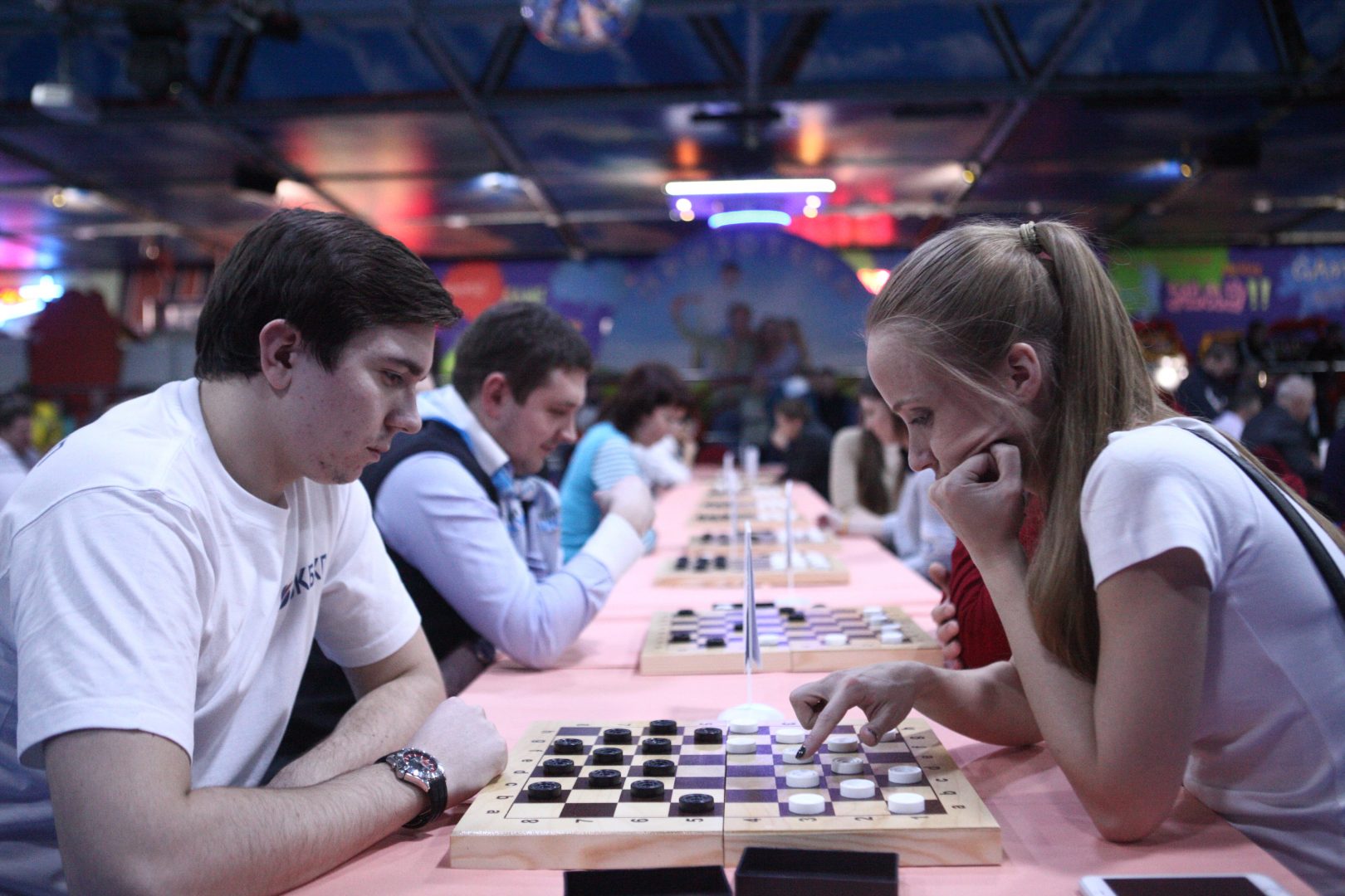 Онлайн-турнир по шашкам прошел в Филимонковском. Фото Павел Волков, «Вечерняя Москва»