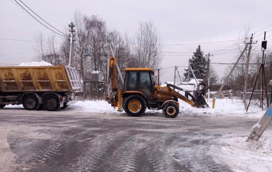 Специалисты расчистили поселение Роговское от снега