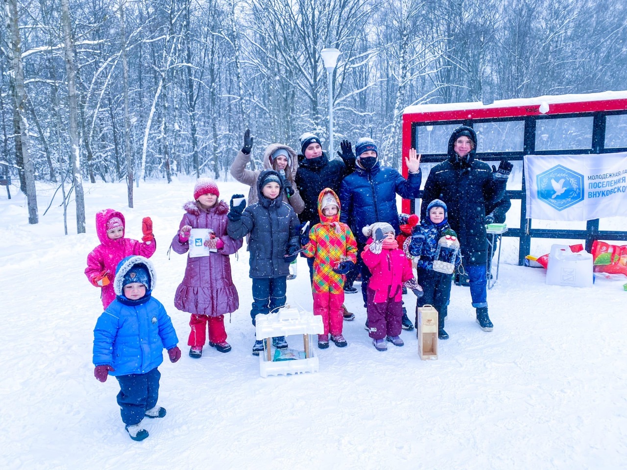 Молодежная палата Внуковского провела экологическую акцию «Поможем птицам зимовать»