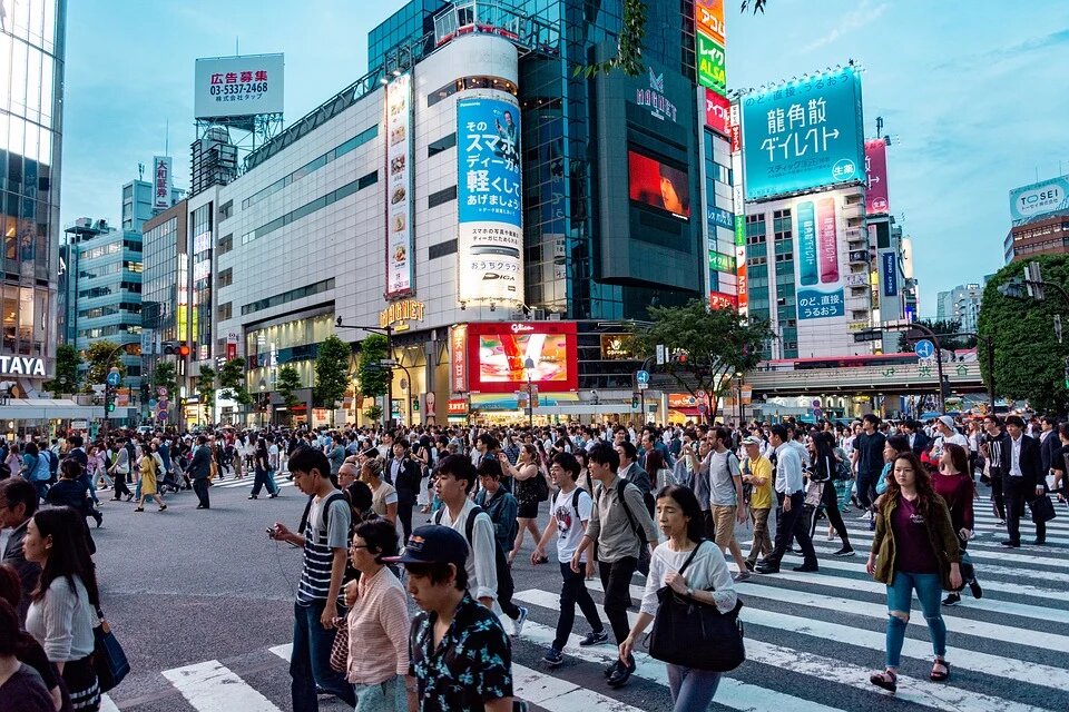 В Японии режим ЧС из-за COVID-19 охватил более половины населения страны