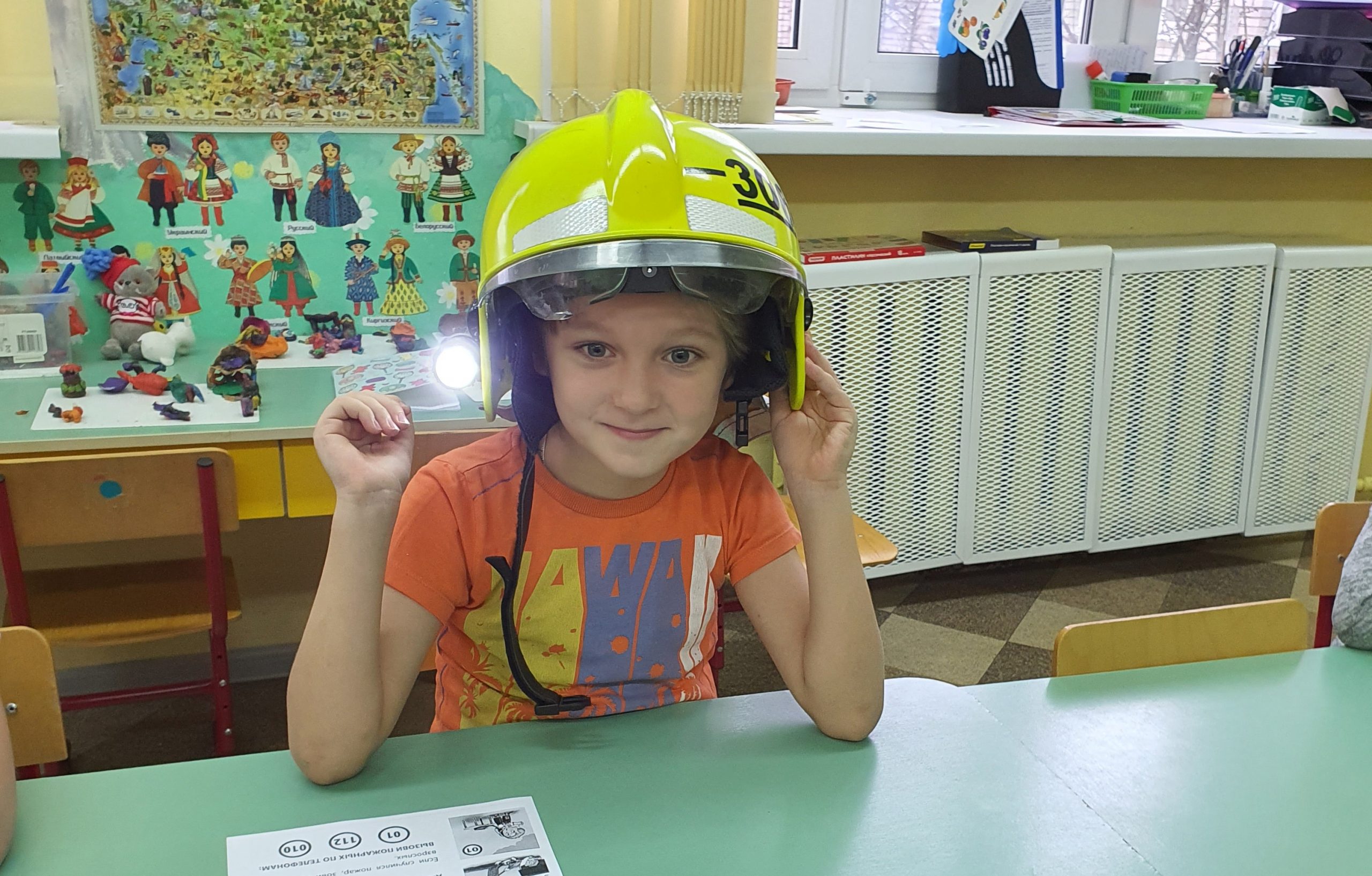 Огнеборцы организовали профилактическое мероприятие для детей из поселения Киевский