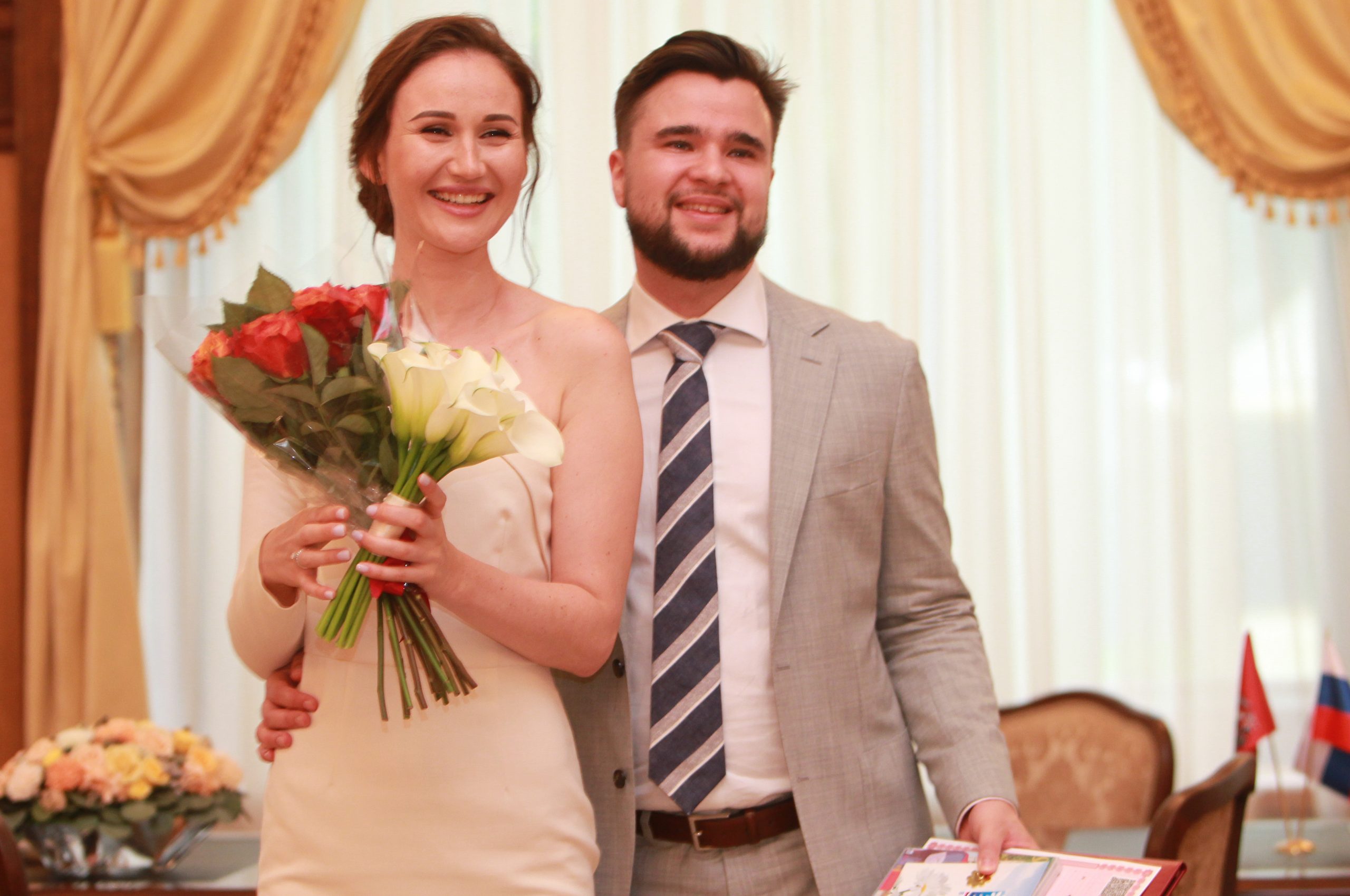 Более 800 торжественных церемоний бракосочетания прошли накануне праздника Дня защитника Отечества