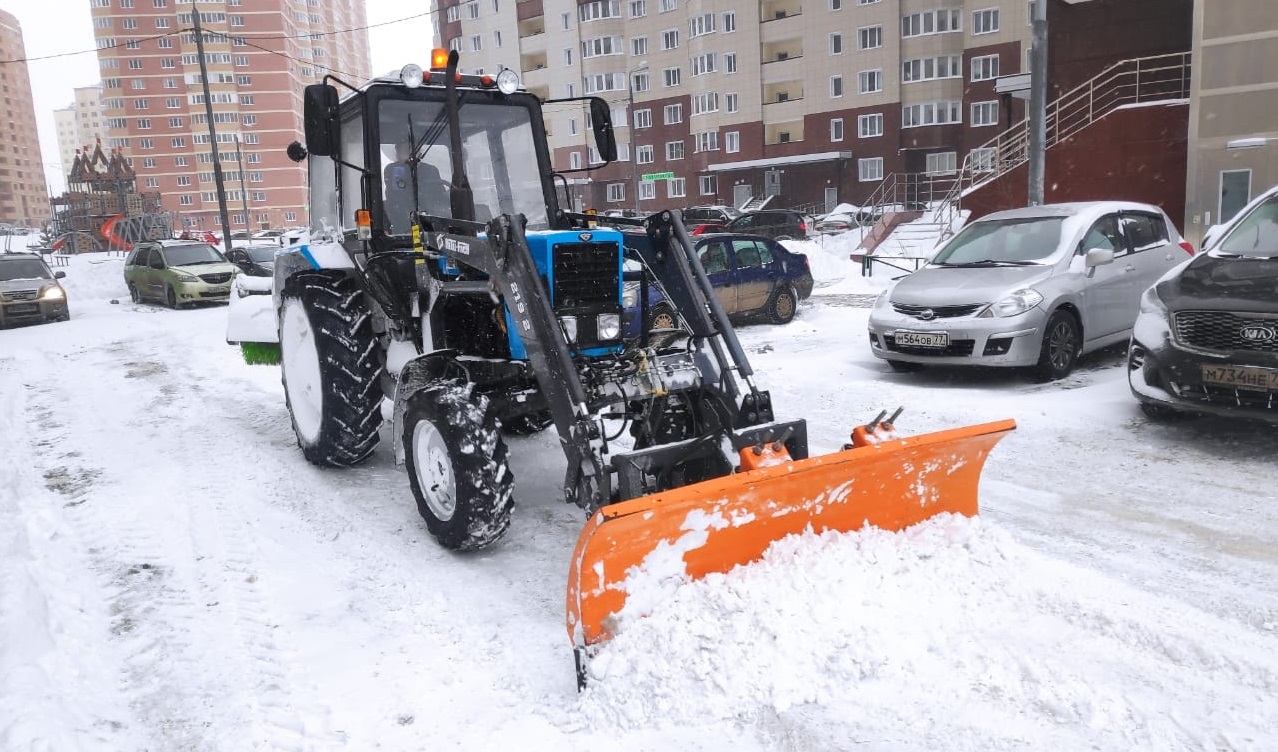 Свыше 1400 рабочих и 250 единиц техники задействовали при уборке снега в Новой Москве