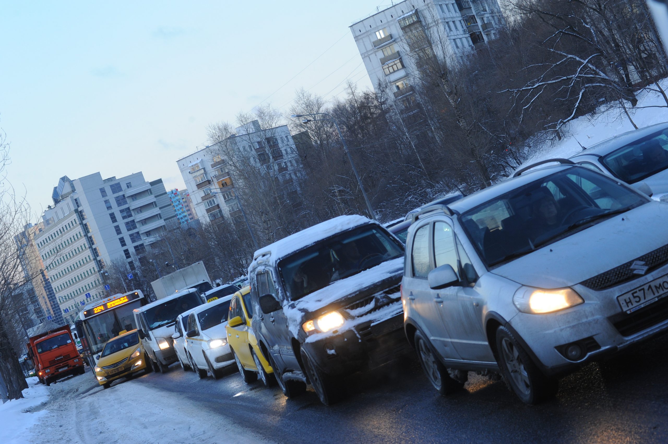 Пробки в Москве достигли девяти баллов