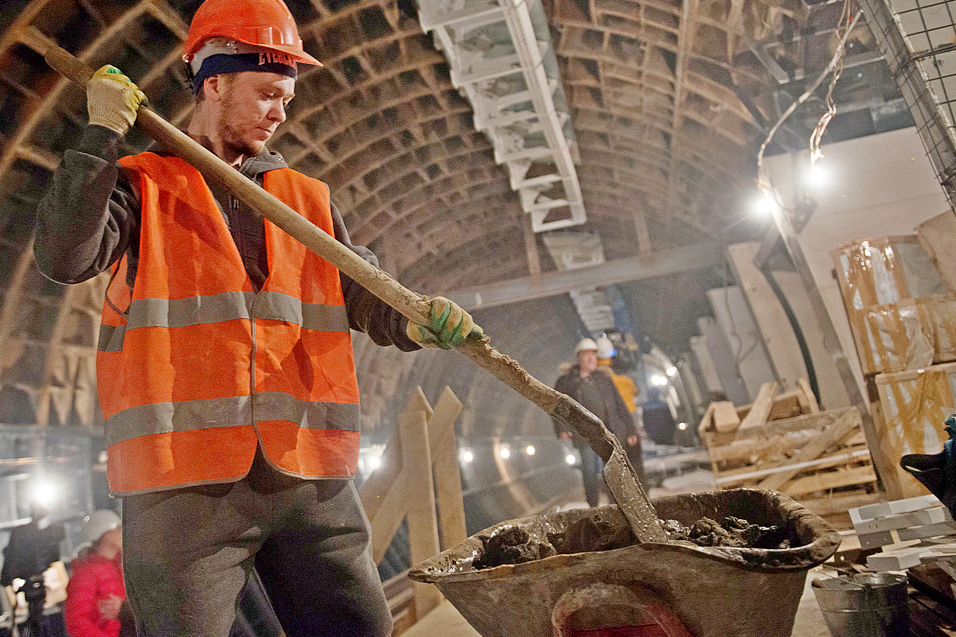 Началось строительство левого тоннеля между станциями «Мамыри» и «Бачуринская». Фото: Наталья Феоктистова, «Вечерняя Москва»