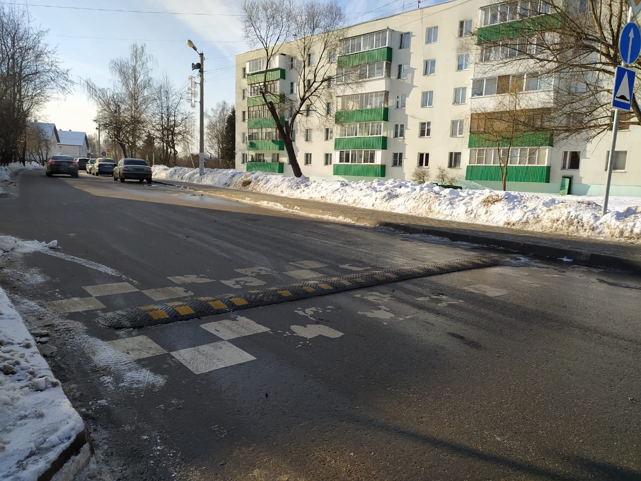 Новые искусственные дорожные неровности установят в Краснопахорском. Фото предоставили сотрудники администрации