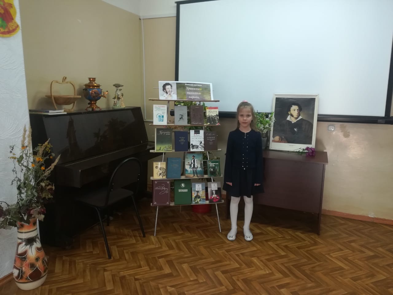 Акцию «Читаем Пушкина» провели в библиотеке при доме культуры в Роговском