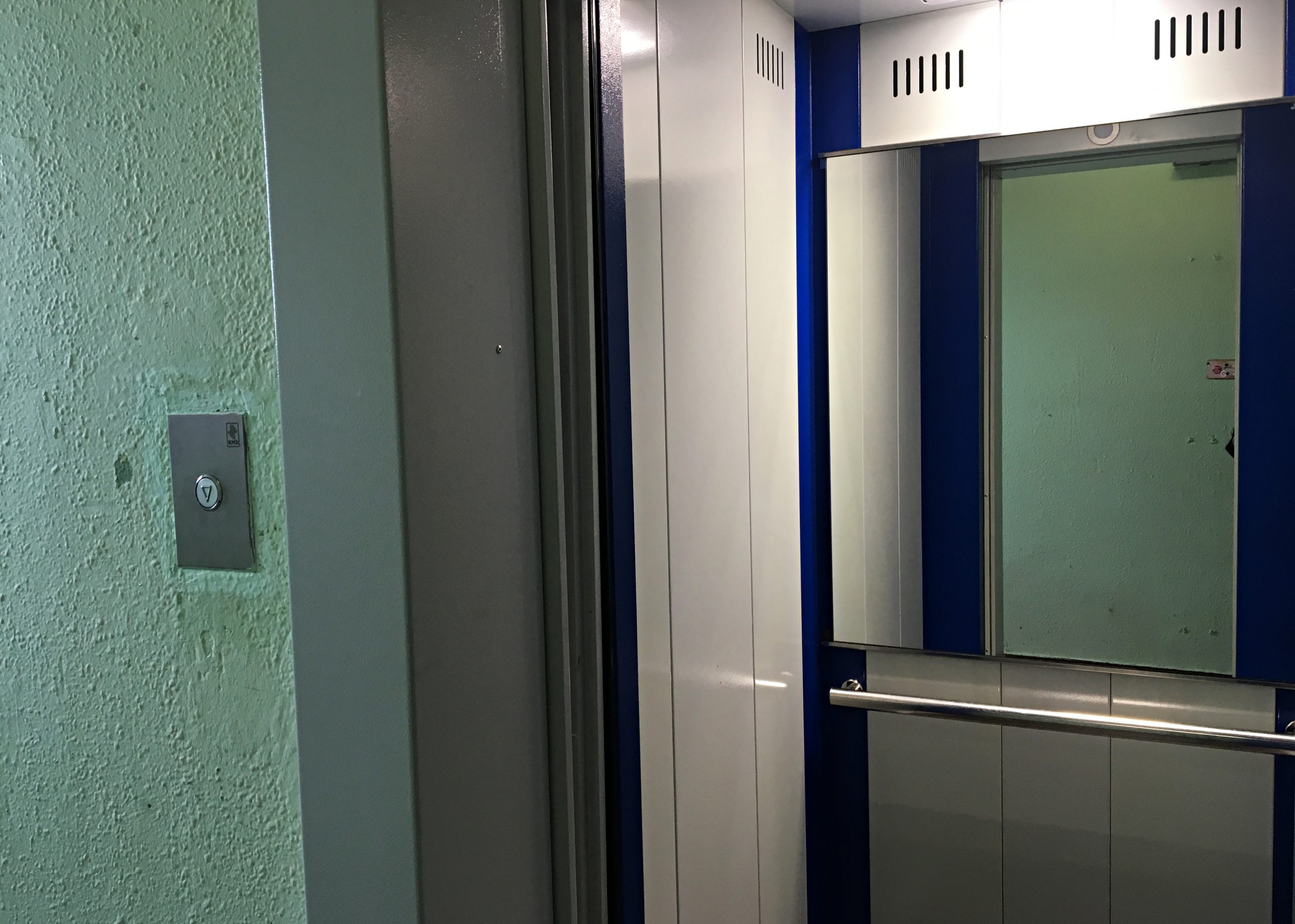 Замену лифтового оборудования начали в многоквартирном доме в Рязановском. Фото: Анна Быкова