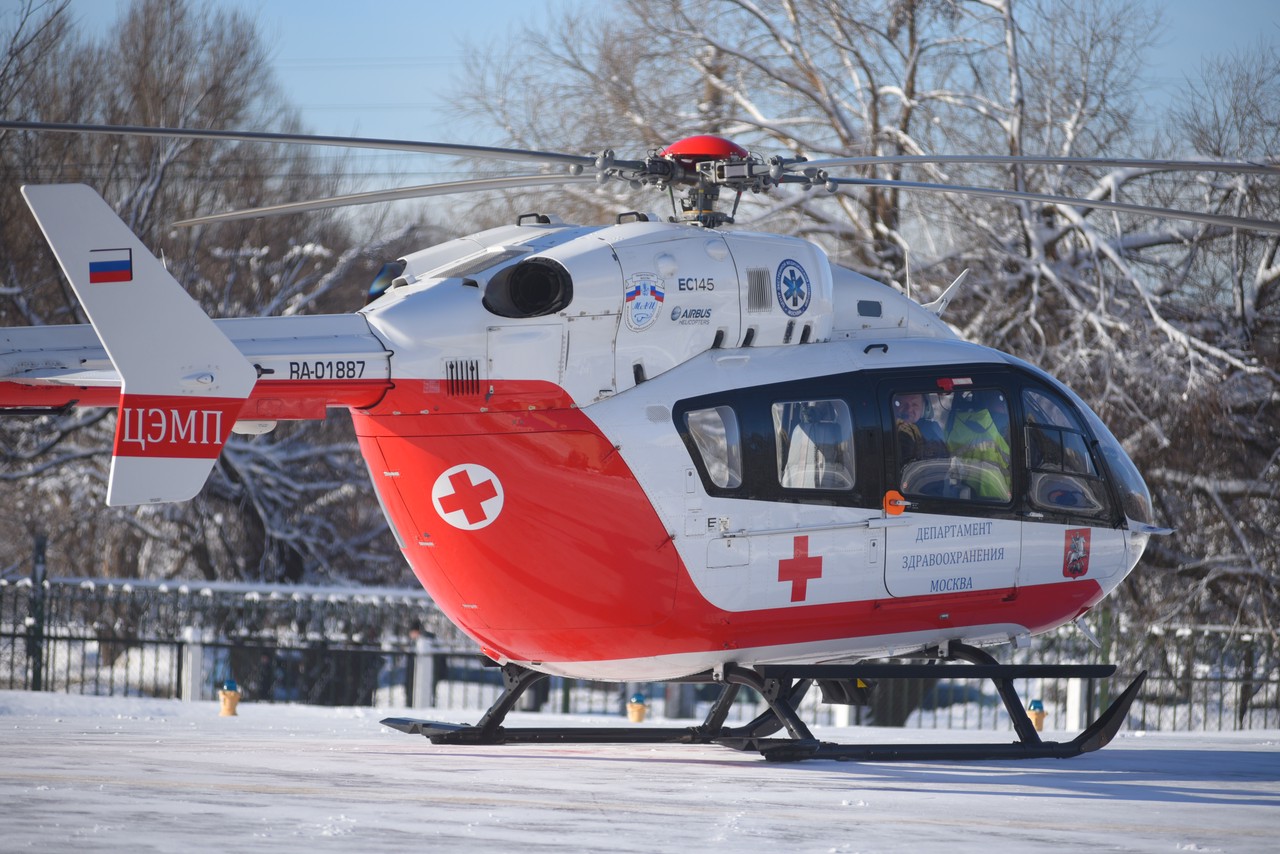 Экипажи вертолетов МАЦ начали разведку паводковой обстановки в Москве
