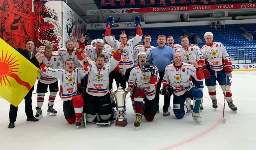 Краснопахорские хоккеисты стали победителями турнира на Кубок четырех глав поселений. Фото предоставили сотрудники администрации