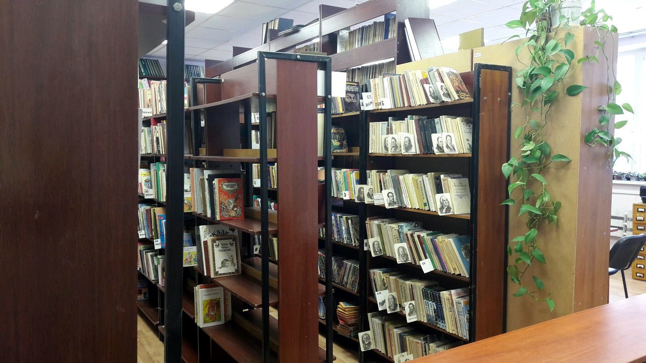 Книжную выставку «День православной книги» открыли в библиотеке №2 Троицка