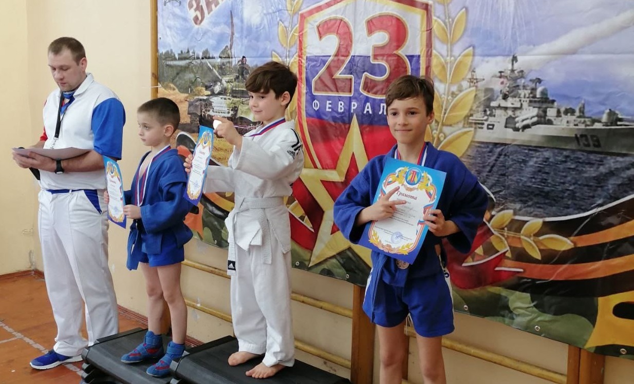 Внуковские спортсмены стали победителями и призерами соревнований по самбо в честь Дня защитника Отечества