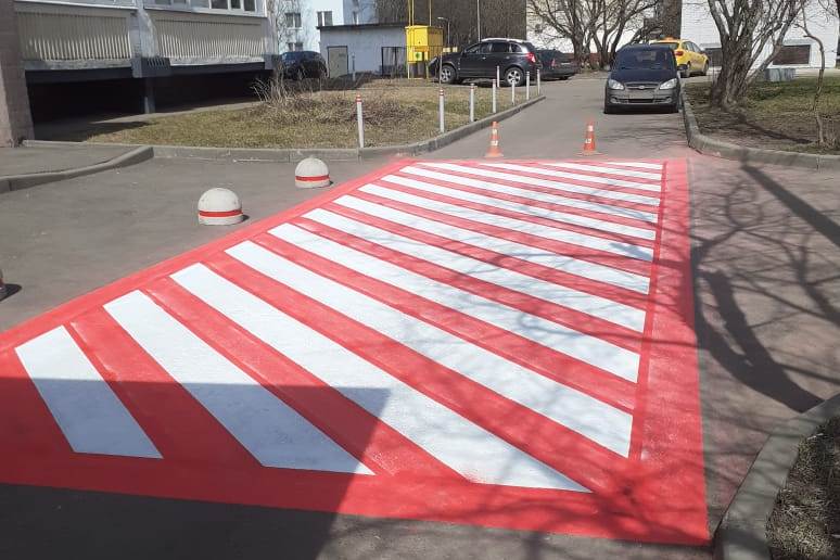 Разметки на местах для парковок специального автотранспорта обновили в Десеновском