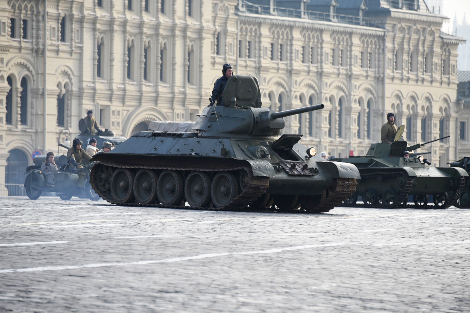 Участвующую в параде Победы военную технику пригнали в Москву