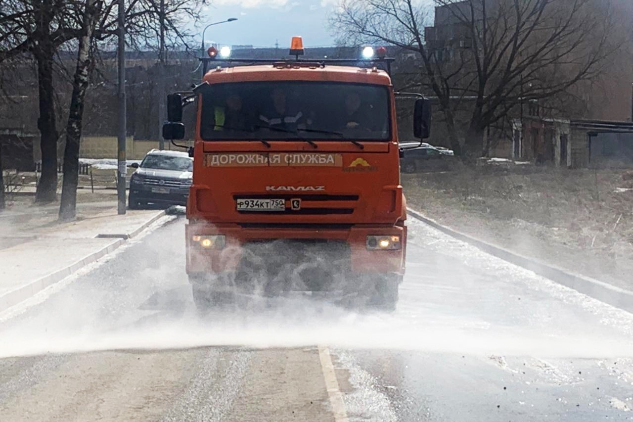 Первая промывка дорог в 2021 году прошла в Рязановском