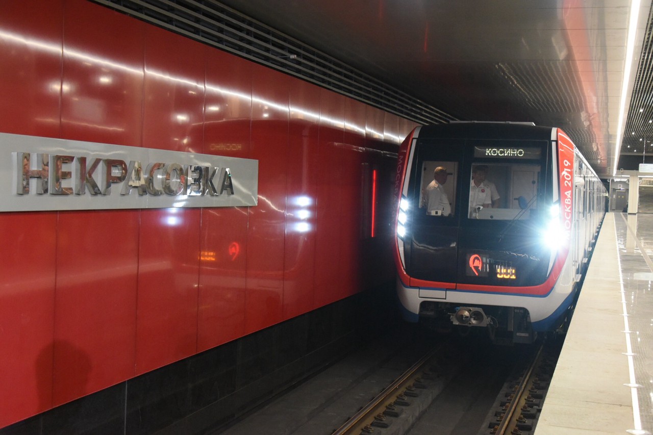 Количество объявлений на английском языке уменьшили в московском метро